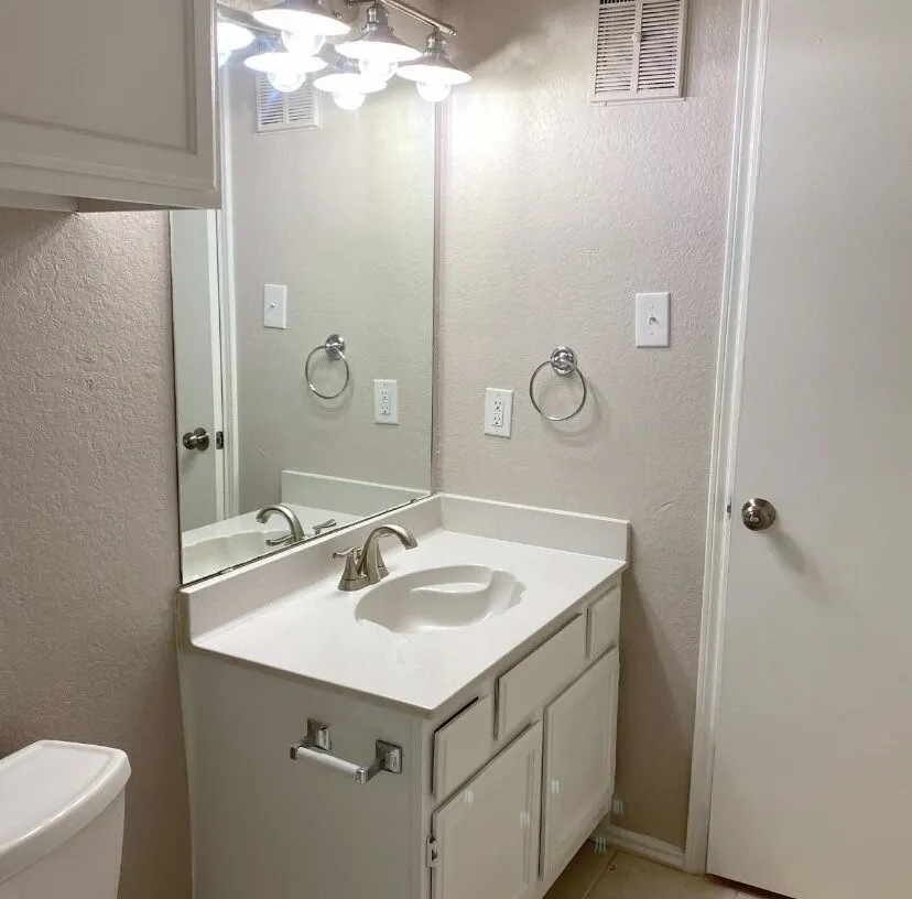 Single Family Residence For Sale in Dallas County , 5027 Clover Haven Street, Dallas, Texas 75227, 2 Bedroom, 2 Bathroom, 2 Garage spaces, 1,193 Sqft, built in 1986, mls#21317369, Real Estate Agent in Dallas, Homes For Sale in Dallas county, Homes For Sale in Dallas, Realtor in Dallas Texas, Real Estate Brokerage Independent Realty Texas, Luminita Cordes Realtor