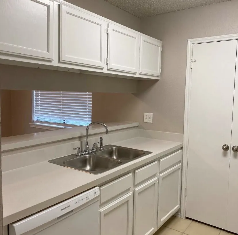 Single Family Residence For Sale in Dallas County , 5027 Clover Haven Street, Dallas, Texas 75227, 2 Bedroom, 2 Bathroom, 2 Garage spaces, 1,193 Sqft, built in 1986, mls#21317369, Real Estate Agent in Dallas, Homes For Sale in Dallas county, Homes For Sale in Dallas, Realtor in Dallas Texas, Real Estate Brokerage Independent Realty Texas, Luminita Cordes Realtor