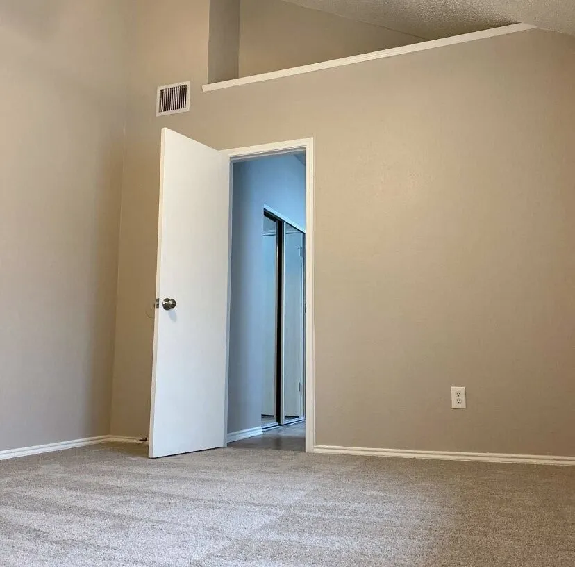 Single Family Residence For Sale in Dallas County , 5027 Clover Haven Street, Dallas, Texas 75227, 2 Bedroom, 2 Bathroom, 2 Garage spaces, 1,193 Sqft, built in 1986, mls#21317369, Real Estate Agent in Dallas, Homes For Sale in Dallas county, Homes For Sale in Dallas, Realtor in Dallas Texas, Real Estate Brokerage Independent Realty Texas, Luminita Cordes Realtor