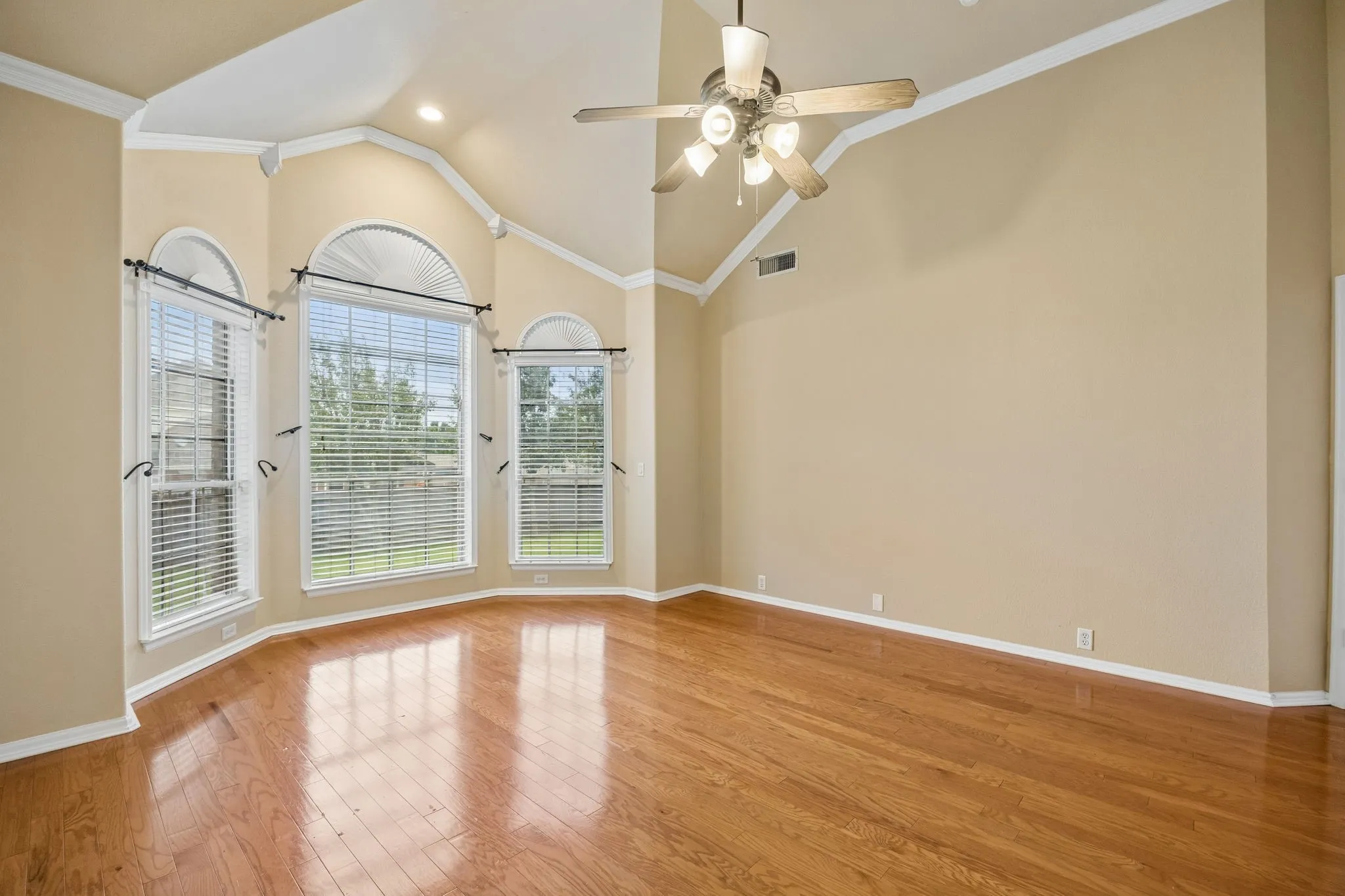 Single Family Residence For Sale in Tarrant County , 1808 Clear Summit Lane, Mansfield, Texas 76063, 4 Bedroom, 4 Bathroom, 3 Garage spaces, 3,219 Sqft, built in 2006, mls#21317384, Real Estate Agent in Mansfield, Homes For Sale in Tarrant county, Homes For Sale in Mansfield, Realtor in Mansfield Texas, Real Estate Brokerage Independent Realty Texas, Luminita Cordes Realtor