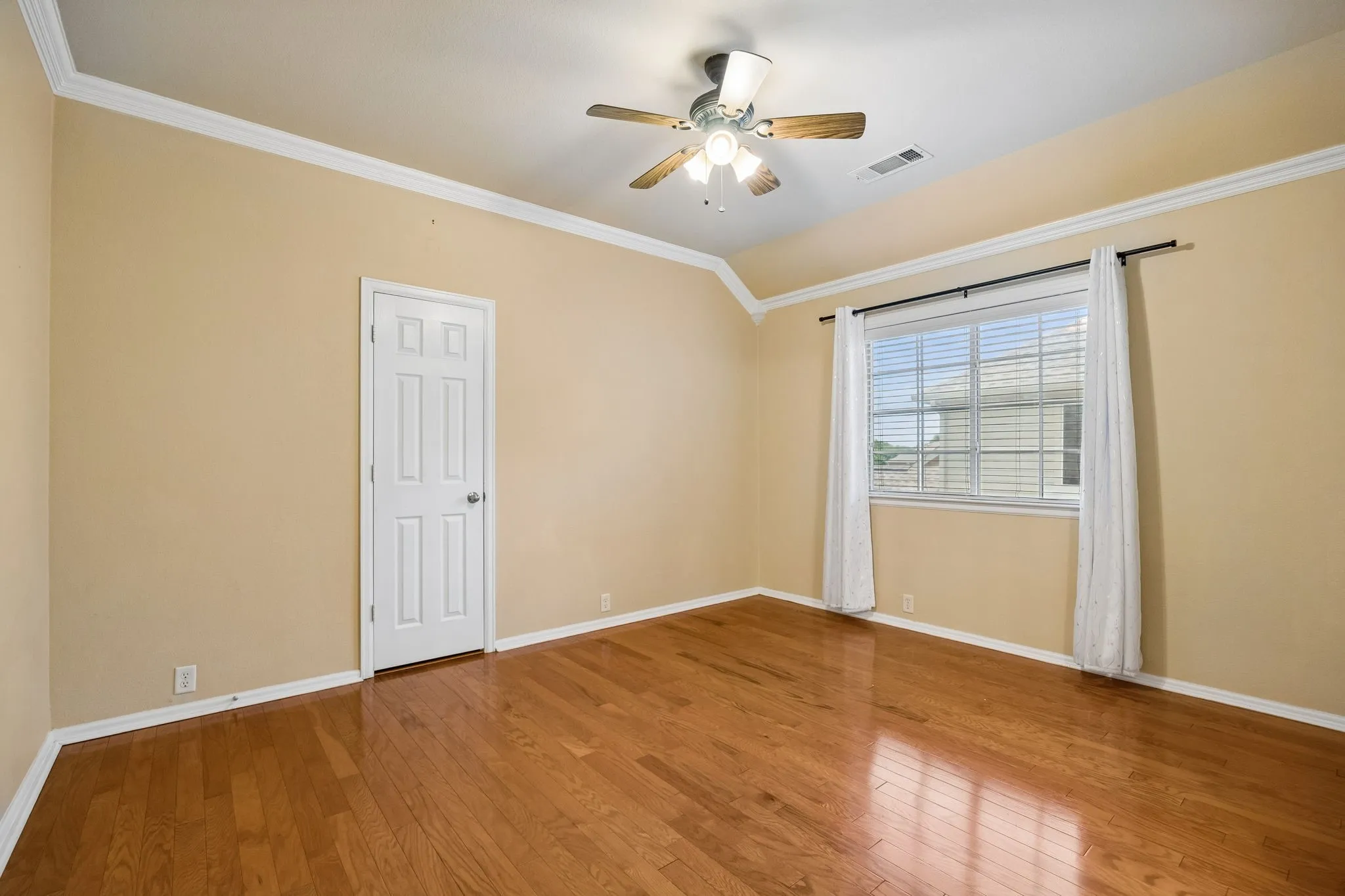 Single Family Residence For Sale in Tarrant County , 1808 Clear Summit Lane, Mansfield, Texas 76063, 4 Bedroom, 4 Bathroom, 3 Garage spaces, 3,219 Sqft, built in 2006, mls#21317384, Real Estate Agent in Mansfield, Homes For Sale in Tarrant county, Homes For Sale in Mansfield, Realtor in Mansfield Texas, Real Estate Brokerage Independent Realty Texas, Luminita Cordes Realtor