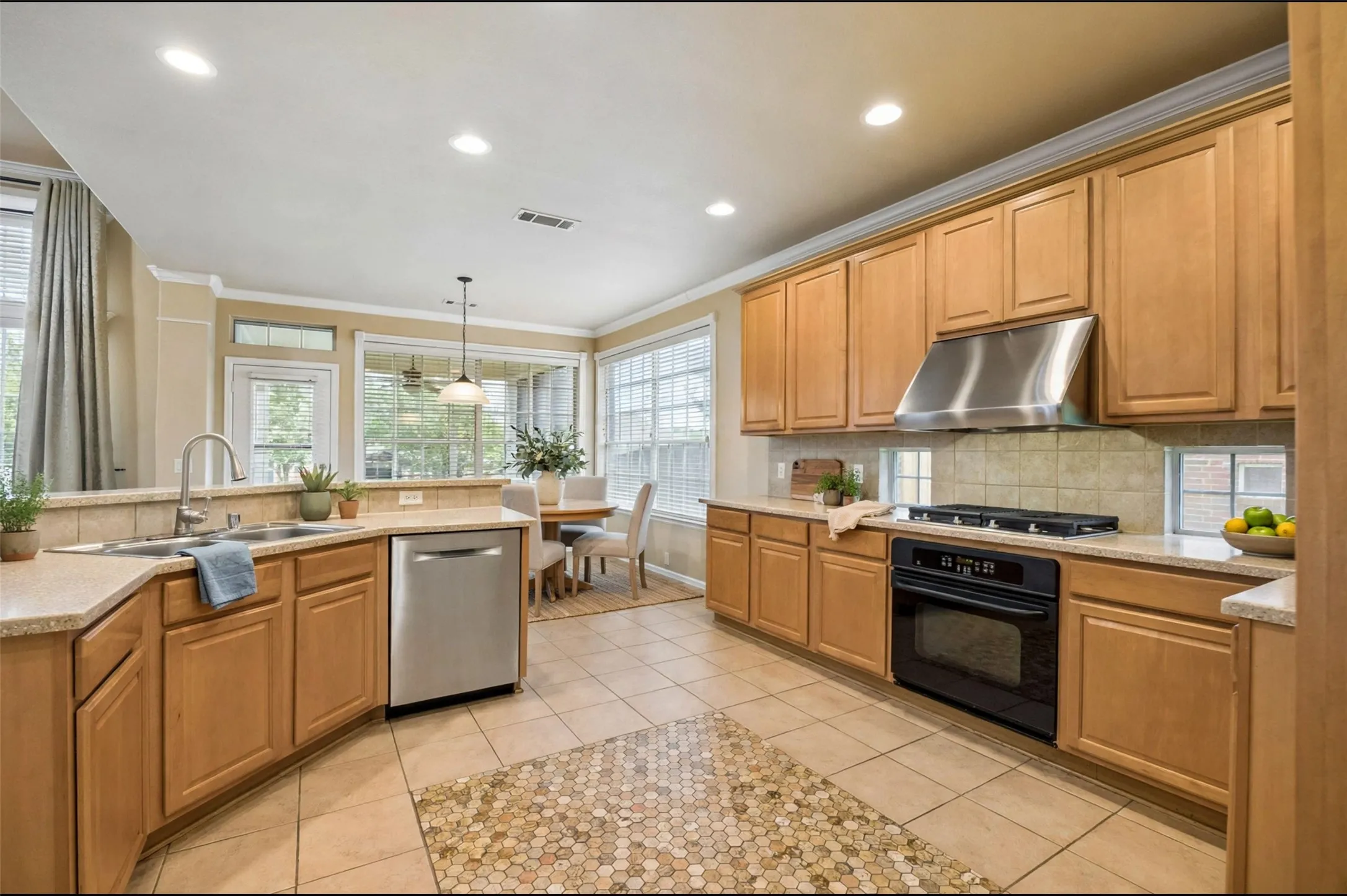 Single Family Residence For Sale in Tarrant County , 1808 Clear Summit Lane, Mansfield, Texas 76063, 4 Bedroom, 4 Bathroom, 3 Garage spaces, 3,219 Sqft, built in 2006, mls#21317384, Real Estate Agent in Mansfield, Homes For Sale in Tarrant county, Homes For Sale in Mansfield, Realtor in Mansfield Texas, Real Estate Brokerage Independent Realty Texas, Luminita Cordes Realtor