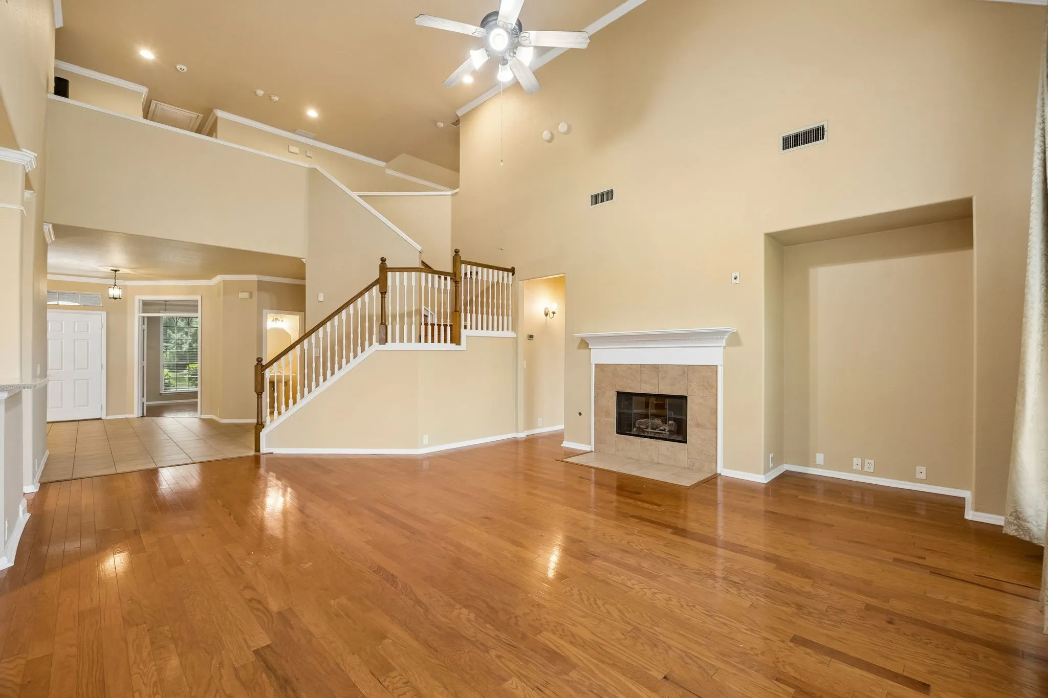 Single Family Residence For Sale in Tarrant County , 1808 Clear Summit Lane, Mansfield, Texas 76063, 4 Bedroom, 4 Bathroom, 3 Garage spaces, 3,219 Sqft, built in 2006, mls#21317384, Real Estate Agent in Mansfield, Homes For Sale in Tarrant county, Homes For Sale in Mansfield, Realtor in Mansfield Texas, Real Estate Brokerage Independent Realty Texas, Luminita Cordes Realtor