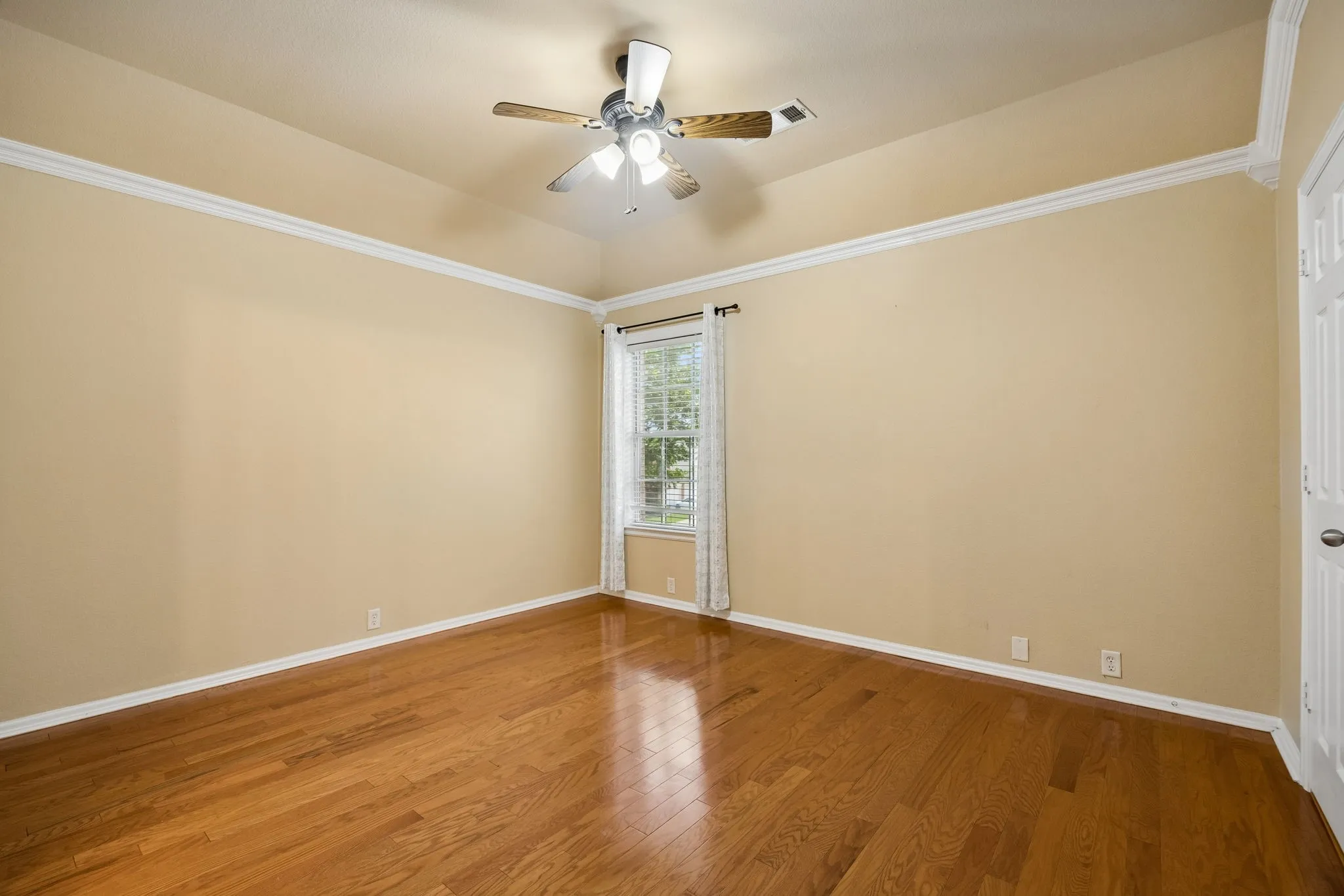 Single Family Residence For Sale in Tarrant County , 1808 Clear Summit Lane, Mansfield, Texas 76063, 4 Bedroom, 4 Bathroom, 3 Garage spaces, 3,219 Sqft, built in 2006, mls#21317384, Real Estate Agent in Mansfield, Homes For Sale in Tarrant county, Homes For Sale in Mansfield, Realtor in Mansfield Texas, Real Estate Brokerage Independent Realty Texas, Luminita Cordes Realtor