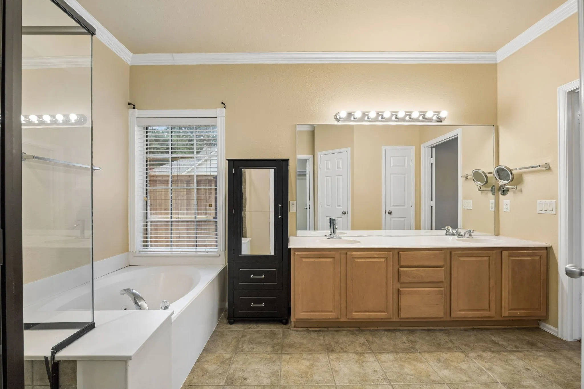Single Family Residence For Sale in Tarrant County , 1808 Clear Summit Lane, Mansfield, Texas 76063, 4 Bedroom, 4 Bathroom, 3 Garage spaces, 3,219 Sqft, built in 2006, mls#21317384, Real Estate Agent in Mansfield, Homes For Sale in Tarrant county, Homes For Sale in Mansfield, Realtor in Mansfield Texas, Real Estate Brokerage Independent Realty Texas, Luminita Cordes Realtor