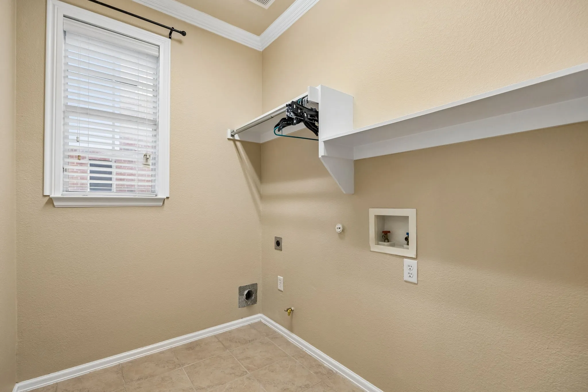 Single Family Residence For Sale in Tarrant County , 1808 Clear Summit Lane, Mansfield, Texas 76063, 4 Bedroom, 4 Bathroom, 3 Garage spaces, 3,219 Sqft, built in 2006, mls#21317384, Real Estate Agent in Mansfield, Homes For Sale in Tarrant county, Homes For Sale in Mansfield, Realtor in Mansfield Texas, Real Estate Brokerage Independent Realty Texas, Luminita Cordes Realtor
