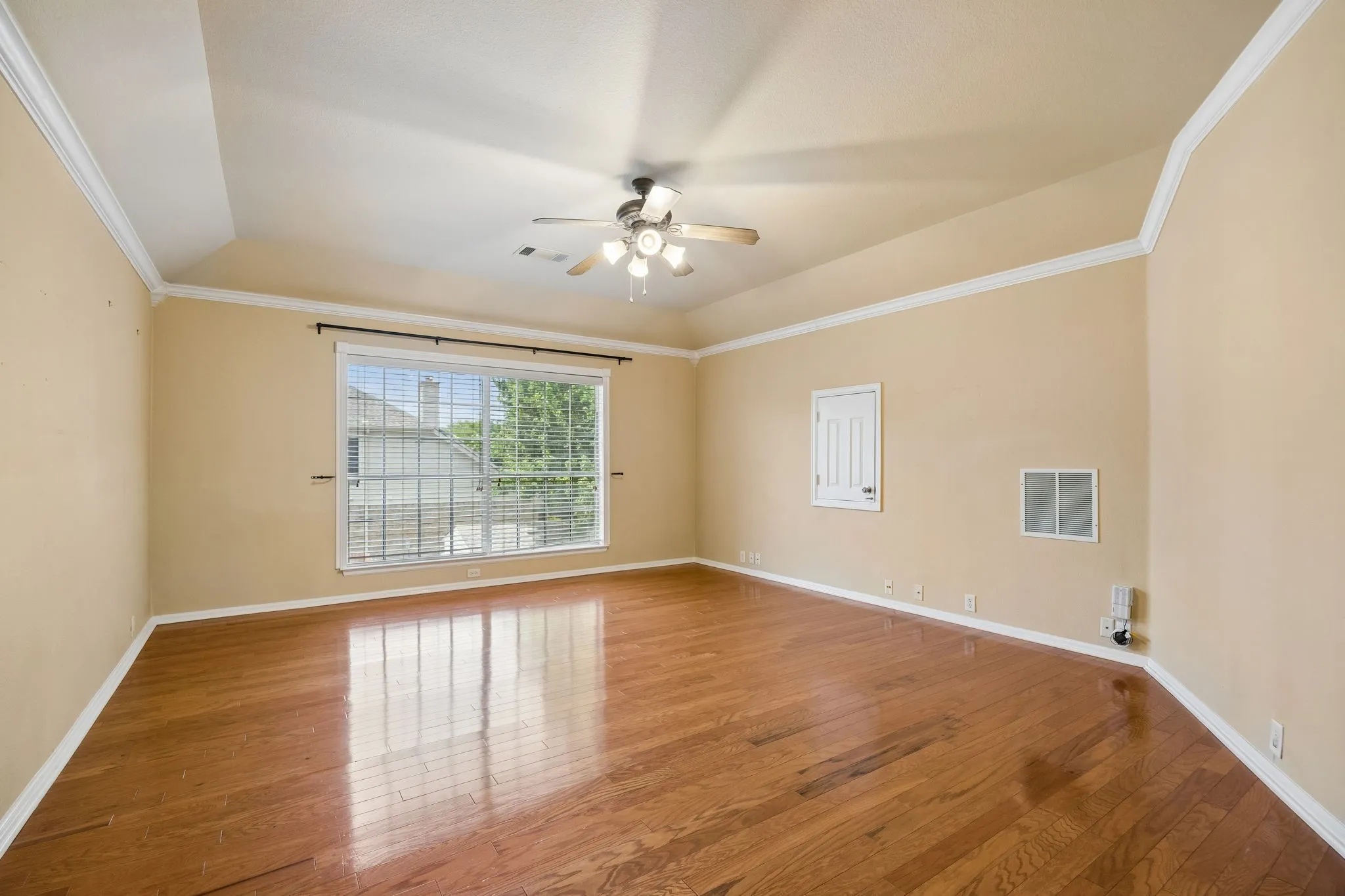 Large entertainment loft second floor