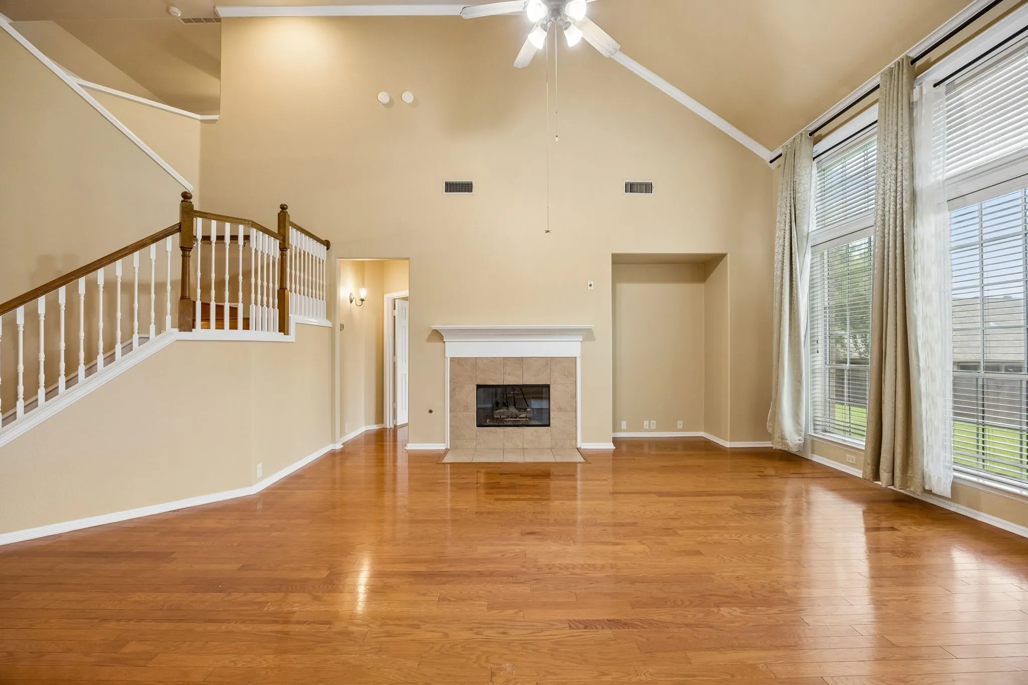 Single Family Residence For Sale in Tarrant County , 1808 Clear Summit Lane, Mansfield, Texas 76063, 4 Bedroom, 4 Bathroom, 3 Garage spaces, 3,219 Sqft, built in 2006, mls#21317384, Real Estate Agent in Mansfield, Homes For Sale in Tarrant county, Homes For Sale in Mansfield, Realtor in Mansfield Texas, Real Estate Brokerage Independent Realty Texas, Luminita Cordes Realtor