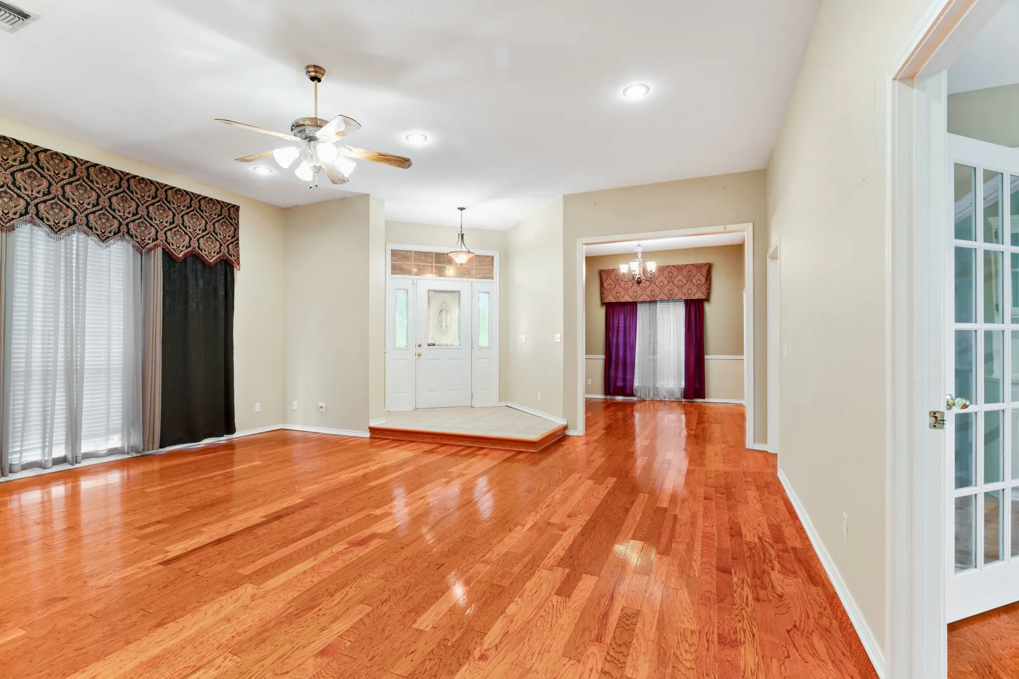Single Family Residence For Sale in Lamar County , 4585 Farm Road 195, Paris, Texas 75462, 4 Bedroom, 3 Bathroom, 2 Garage spaces, 3,449 Sqft, built in 1993, mls#21316690, Real Estate Agent in Paris, Homes For Sale in Lamar county, Homes For Sale in Paris, Realtor in Paris Texas, Real Estate Brokerage Independent Realty Texas, Luminita Cordes Realtor