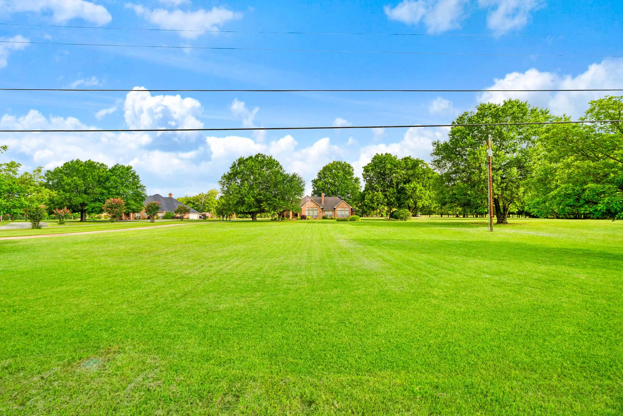 Single Family Residence For Sale in Lamar County , 4585 Farm Road 195, Paris, Texas 75462, 4 Bedroom, 3 Bathroom, 2 Garage spaces, 3,449 Sqft, built in 1993, mls#21316690, Real Estate Agent in Paris, Homes For Sale in Lamar county, Homes For Sale in Paris, Realtor in Paris Texas, Real Estate Brokerage Independent Realty Texas, Luminita Cordes Realtor