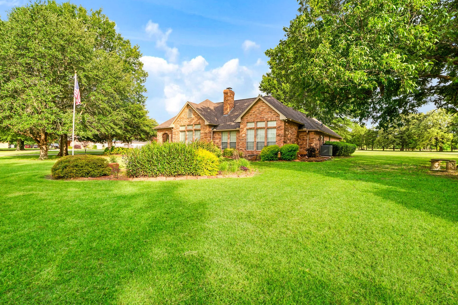 Single Family Residence For Sale in Lamar County , 4585 Farm Road 195, Paris, Texas 75462, 4 Bedroom, 3 Bathroom, 2 Garage spaces, 3,449 Sqft, built in 1993, mls#21316690, Real Estate Agent in Paris, Homes For Sale in Lamar county, Homes For Sale in Paris, Realtor in Paris Texas, Real Estate Brokerage Independent Realty Texas, Luminita Cordes Realtor