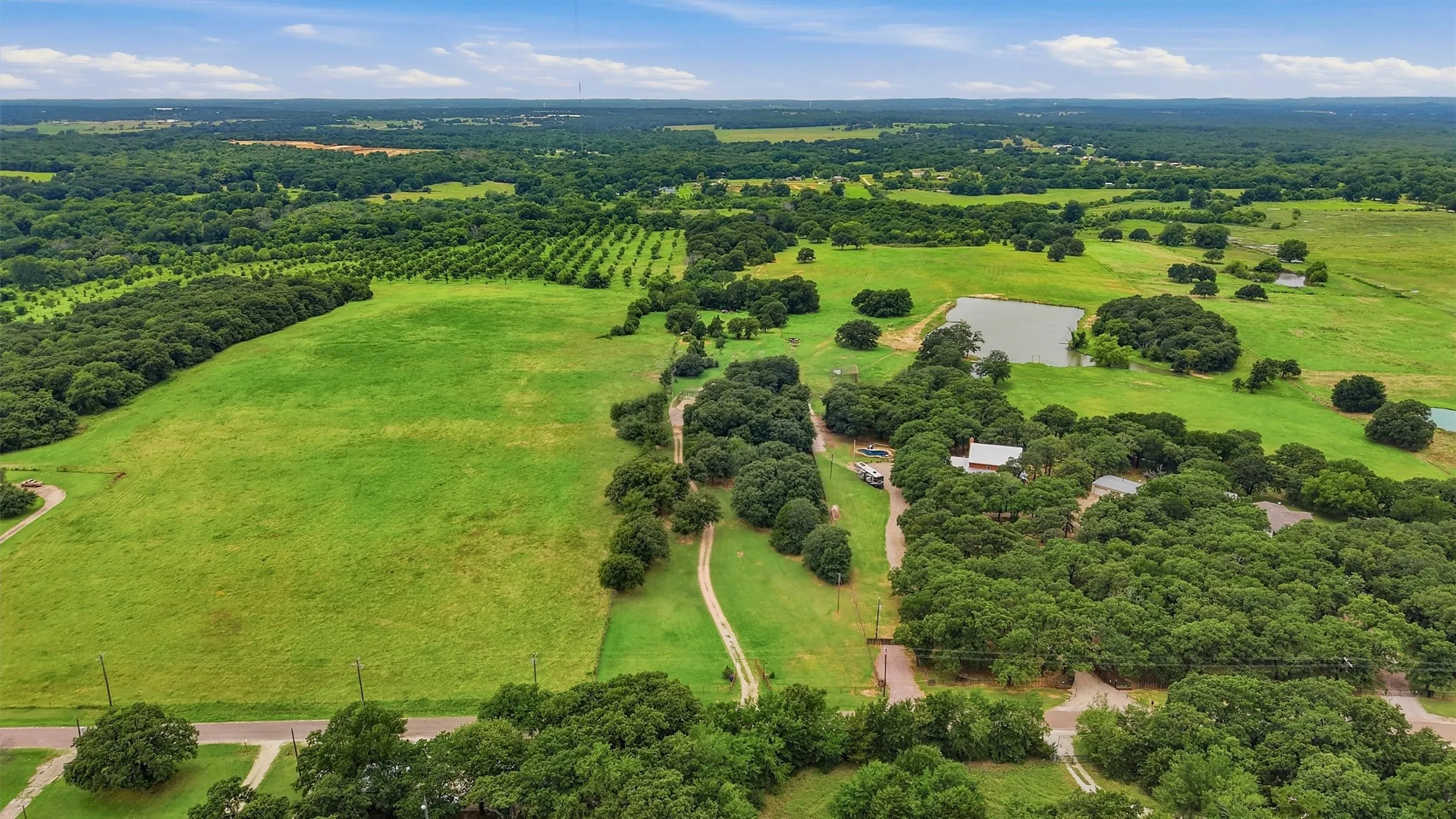 Single Family Residence For Sale in Grayson County , 7277 W Line Road, Collinsville, Texas 76233, 3 Bedroom, 2 Bathroom, 2 Garage spaces, 1,582 Sqft, built in 1998, mls#21310341, Real Estate Agent in Collinsville, Homes For Sale in Grayson county, Homes For Sale in Collinsville, Realtor in Collinsville Texas, Real Estate Brokerage Independent Realty Texas, Luminita Cordes Realtor
