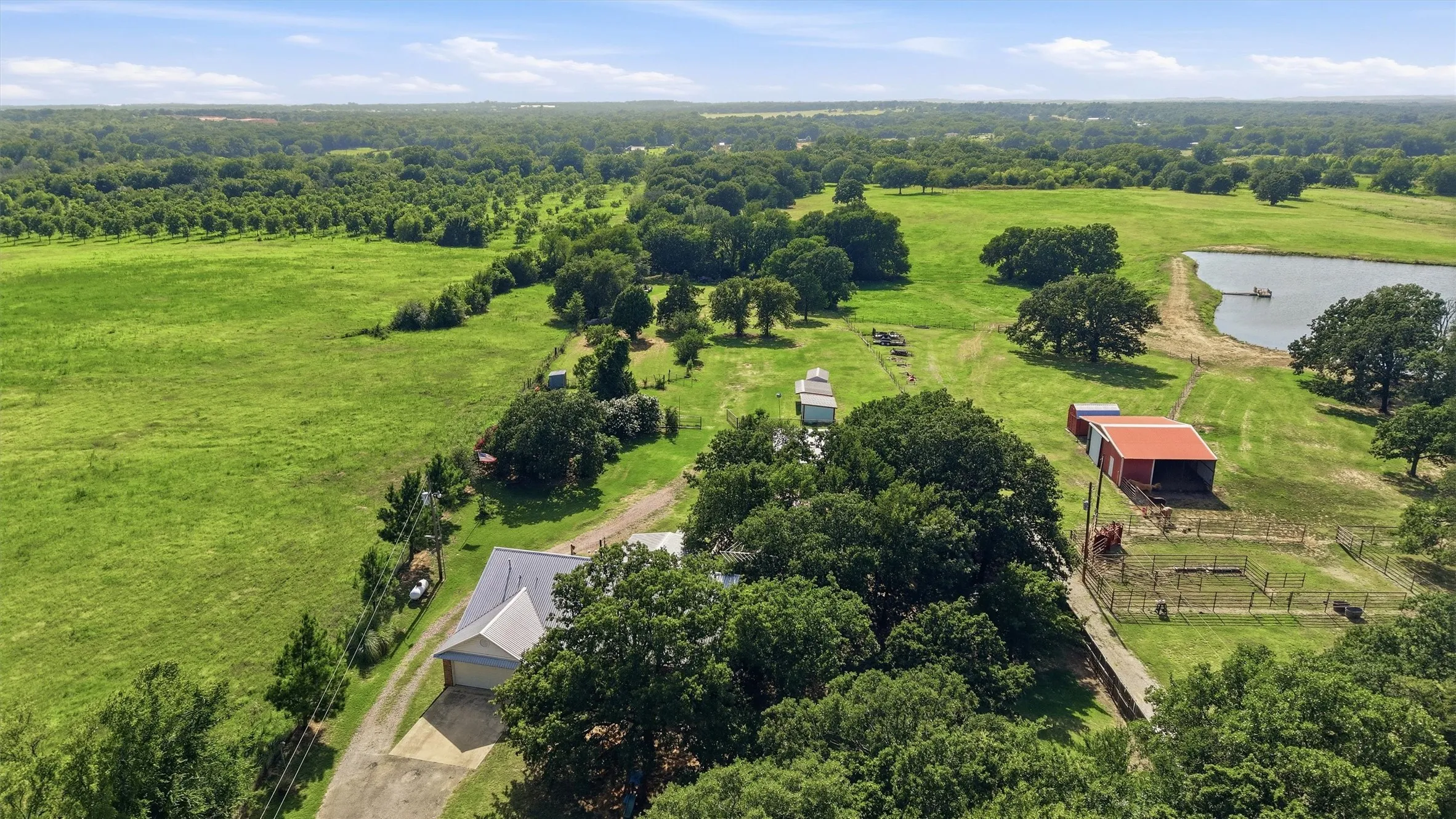 Single Family Residence For Sale in Grayson County , 7277 W Line Road, Collinsville, Texas 76233, 3 Bedroom, 2 Bathroom, 2 Garage spaces, 1,582 Sqft, built in 1998, mls#21310341, Real Estate Agent in Collinsville, Homes For Sale in Grayson county, Homes For Sale in Collinsville, Realtor in Collinsville Texas, Real Estate Brokerage Independent Realty Texas, Luminita Cordes Realtor
