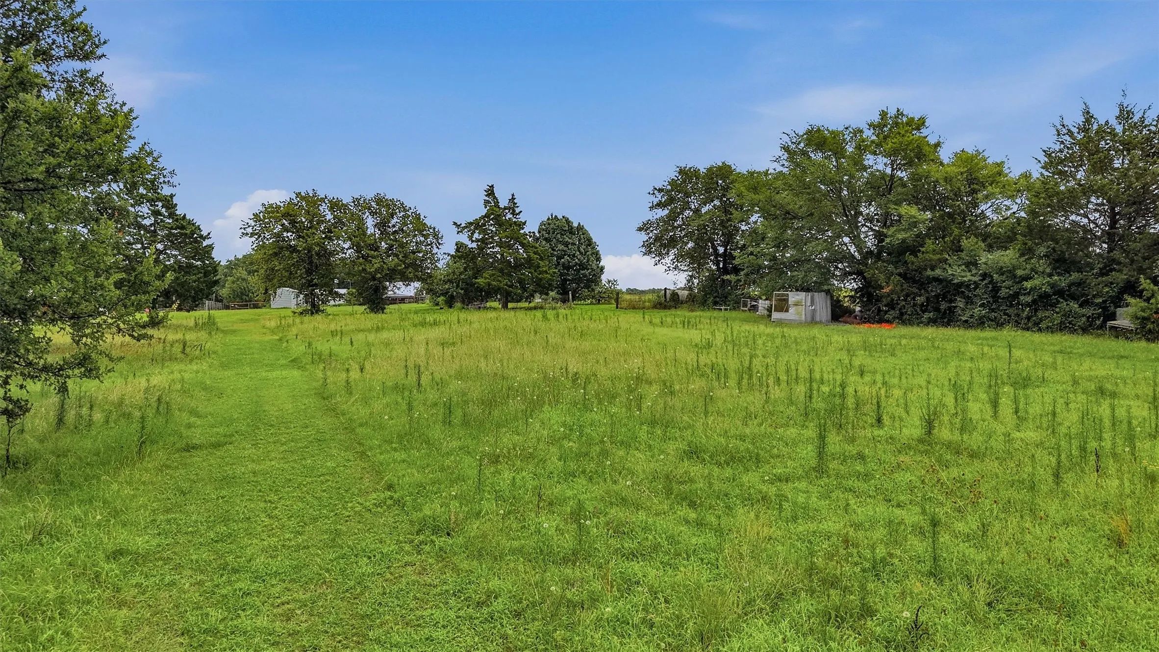 Single Family Residence For Sale in Grayson County , 7277 W Line Road, Collinsville, Texas 76233, 3 Bedroom, 2 Bathroom, 2 Garage spaces, 1,582 Sqft, built in 1998, mls#21310341, Real Estate Agent in Collinsville, Homes For Sale in Grayson county, Homes For Sale in Collinsville, Realtor in Collinsville Texas, Real Estate Brokerage Independent Realty Texas, Luminita Cordes Realtor