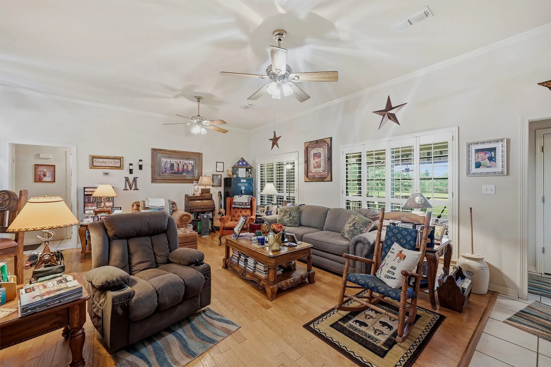 Single Family Residence For Sale in Grayson County , 7277 W Line Road, Collinsville, Texas 76233, 3 Bedroom, 2 Bathroom, 2 Garage spaces, 1,582 Sqft, built in 1998, mls#21310341, Real Estate Agent in Collinsville, Homes For Sale in Grayson county, Homes For Sale in Collinsville, Realtor in Collinsville Texas, Real Estate Brokerage Independent Realty Texas, Luminita Cordes Realtor