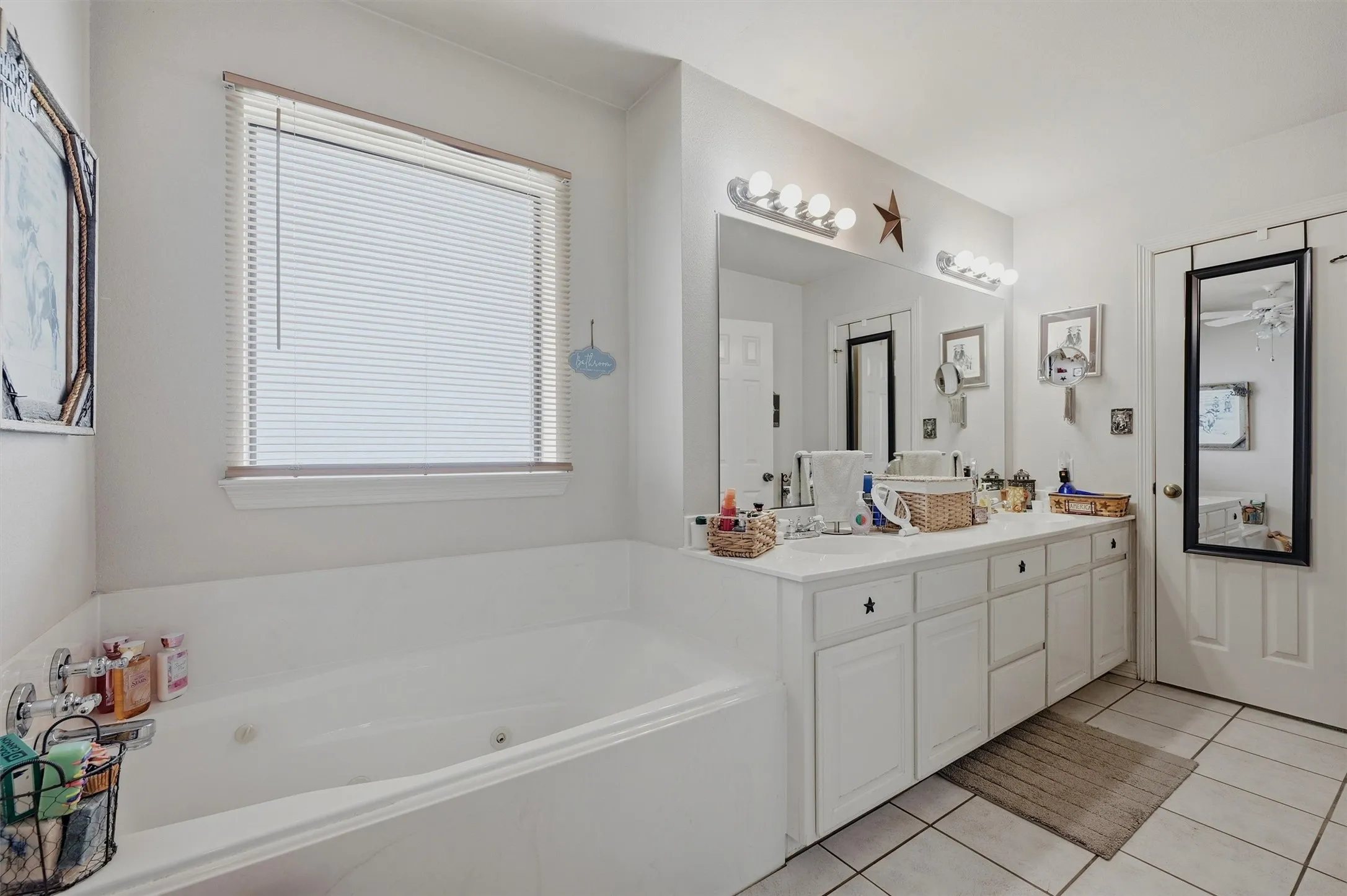 Single Family Residence For Sale in Grayson County , 7277 W Line Road, Collinsville, Texas 76233, 3 Bedroom, 2 Bathroom, 2 Garage spaces, 1,582 Sqft, built in 1998, mls#21310341, Real Estate Agent in Collinsville, Homes For Sale in Grayson county, Homes For Sale in Collinsville, Realtor in Collinsville Texas, Real Estate Brokerage Independent Realty Texas, Luminita Cordes Realtor