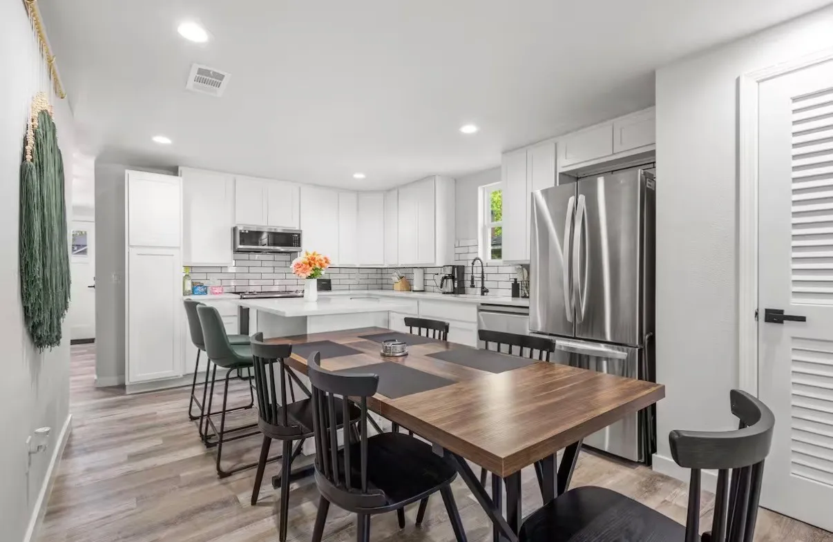 Duplex For Sale in Grayson County , 506 W Owing Street, Denison, Texas 75020, 8 Bedrooms, 6 Bathrooms, Garage spaces, 0 Sqft, built in 1945, Price $425,000, mls#21317426, Real Estate Agent in Denison, Homes For Sale in Grayson county, Homes For Sale in Denison, Realtor in Denison Texas, Real Estate Brokerage Independent Realty Texas, Luminita Cordes Realtor