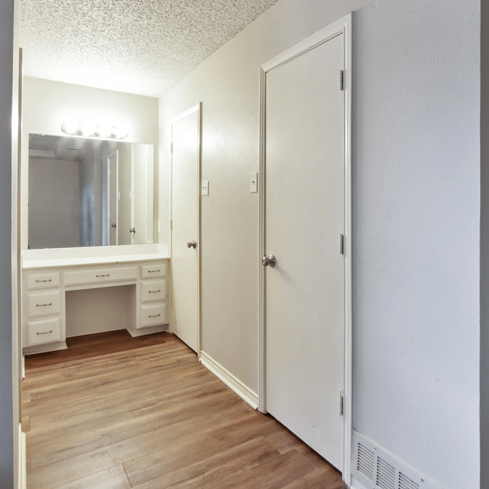 Single Family Residence For Sale in Dallas County , 504 Sierra Drive, De Soto, Texas 75115, 3 Bedroom, 2 Bathroom, 2 Garage spaces, 1,474 Sqft, built in 1980, mls#21317429, Real Estate Agent in De Soto, Homes For Sale in Dallas county, Homes For Sale in De Soto, Realtor in De Soto Texas, Real Estate Brokerage Independent Realty Texas, Luminita Cordes Realtor
