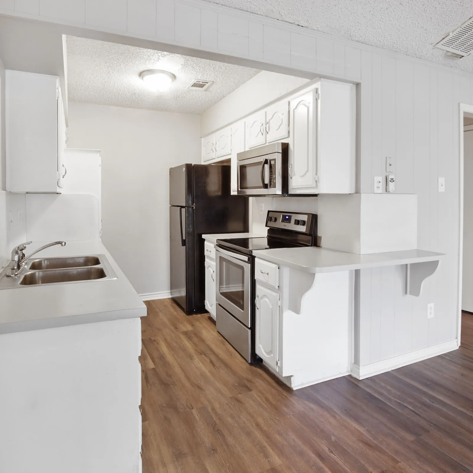 Single Family Residence For Sale in Dallas County , 504 Sierra Drive, De Soto, Texas 75115, 3 Bedroom, 2 Bathroom, 2 Garage spaces, 1,474 Sqft, built in 1980, mls#21317429, Real Estate Agent in De Soto, Homes For Sale in Dallas county, Homes For Sale in De Soto, Realtor in De Soto Texas, Real Estate Brokerage Independent Realty Texas, Luminita Cordes Realtor