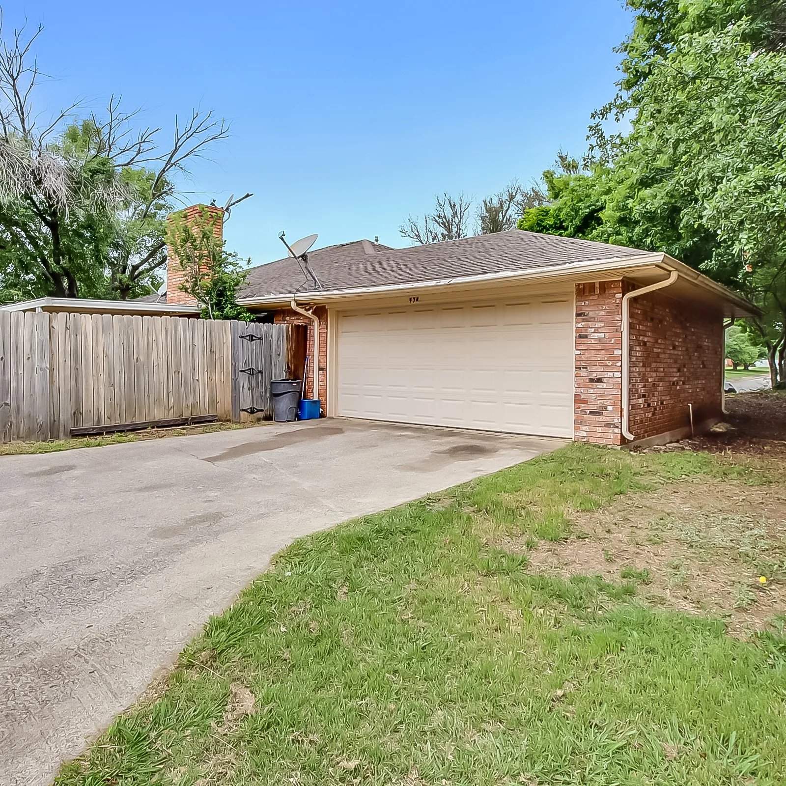 Single Family Residence For Sale in Dallas County , 504 Sierra Drive, De Soto, Texas 75115, 3 Bedroom, 2 Bathroom, 2 Garage spaces, 1,474 Sqft, built in 1980, mls#21317429, Real Estate Agent in De Soto, Homes For Sale in Dallas county, Homes For Sale in De Soto, Realtor in De Soto Texas, Real Estate Brokerage Independent Realty Texas, Luminita Cordes Realtor