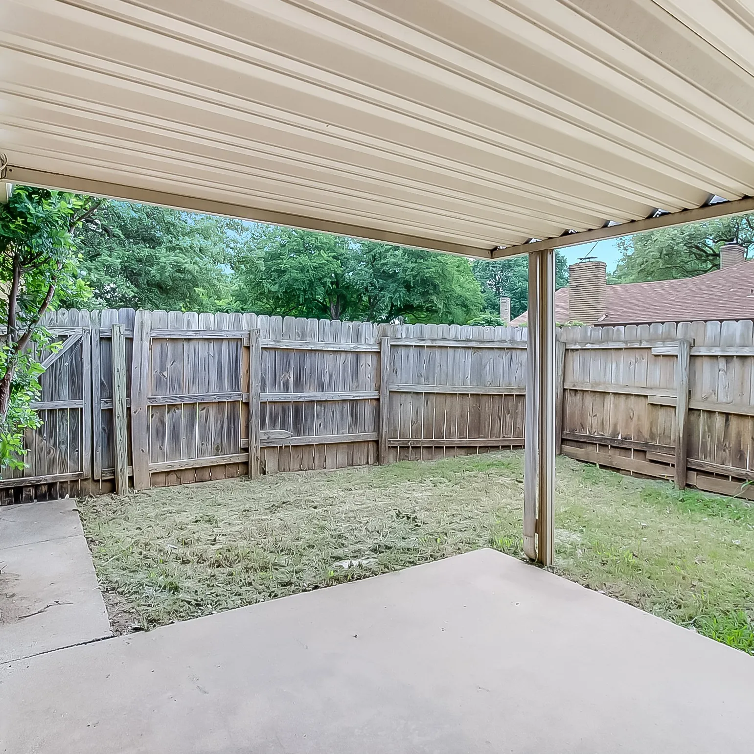 Single Family Residence For Sale in Dallas County , 504 Sierra Drive, De Soto, Texas 75115, 3 Bedroom, 2 Bathroom, 2 Garage spaces, 1,474 Sqft, built in 1980, mls#21317429, Real Estate Agent in De Soto, Homes For Sale in Dallas county, Homes For Sale in De Soto, Realtor in De Soto Texas, Real Estate Brokerage Independent Realty Texas, Luminita Cordes Realtor