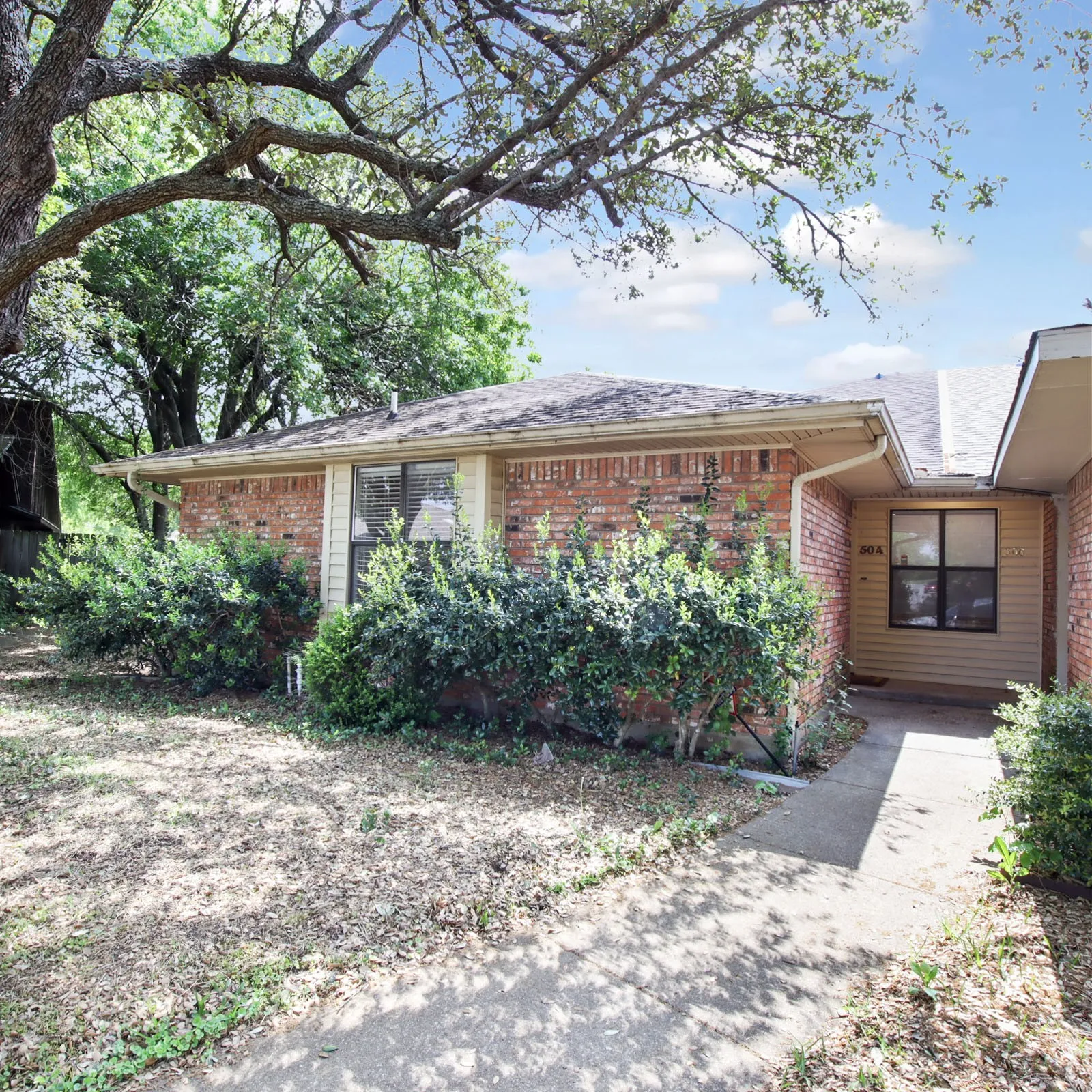 Single Family Residence For Sale in Dallas County , 504 Sierra Drive, De Soto, Texas 75115, 3 Bedroom, 2 Bathroom, 2 Garage spaces, 1,474 Sqft, built in 1980, mls#21317429, Real Estate Agent in De Soto, Homes For Sale in Dallas county, Homes For Sale in De Soto, Realtor in De Soto Texas, Real Estate Brokerage Independent Realty Texas, Luminita Cordes Realtor