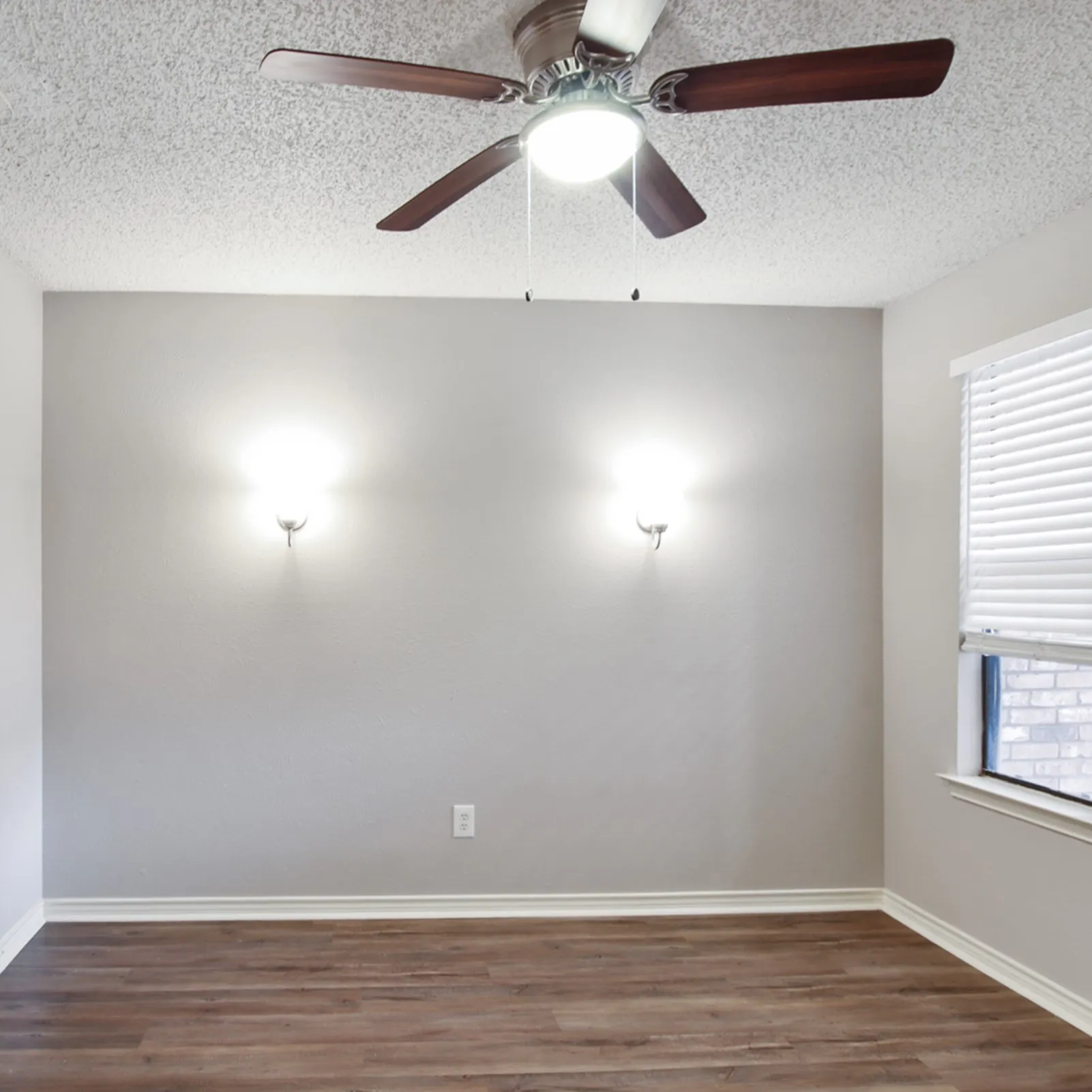 Single Family Residence For Sale in Dallas County , 504 Sierra Drive, De Soto, Texas 75115, 3 Bedroom, 2 Bathroom, 2 Garage spaces, 1,474 Sqft, built in 1980, mls#21317429, Real Estate Agent in De Soto, Homes For Sale in Dallas county, Homes For Sale in De Soto, Realtor in De Soto Texas, Real Estate Brokerage Independent Realty Texas, Luminita Cordes Realtor