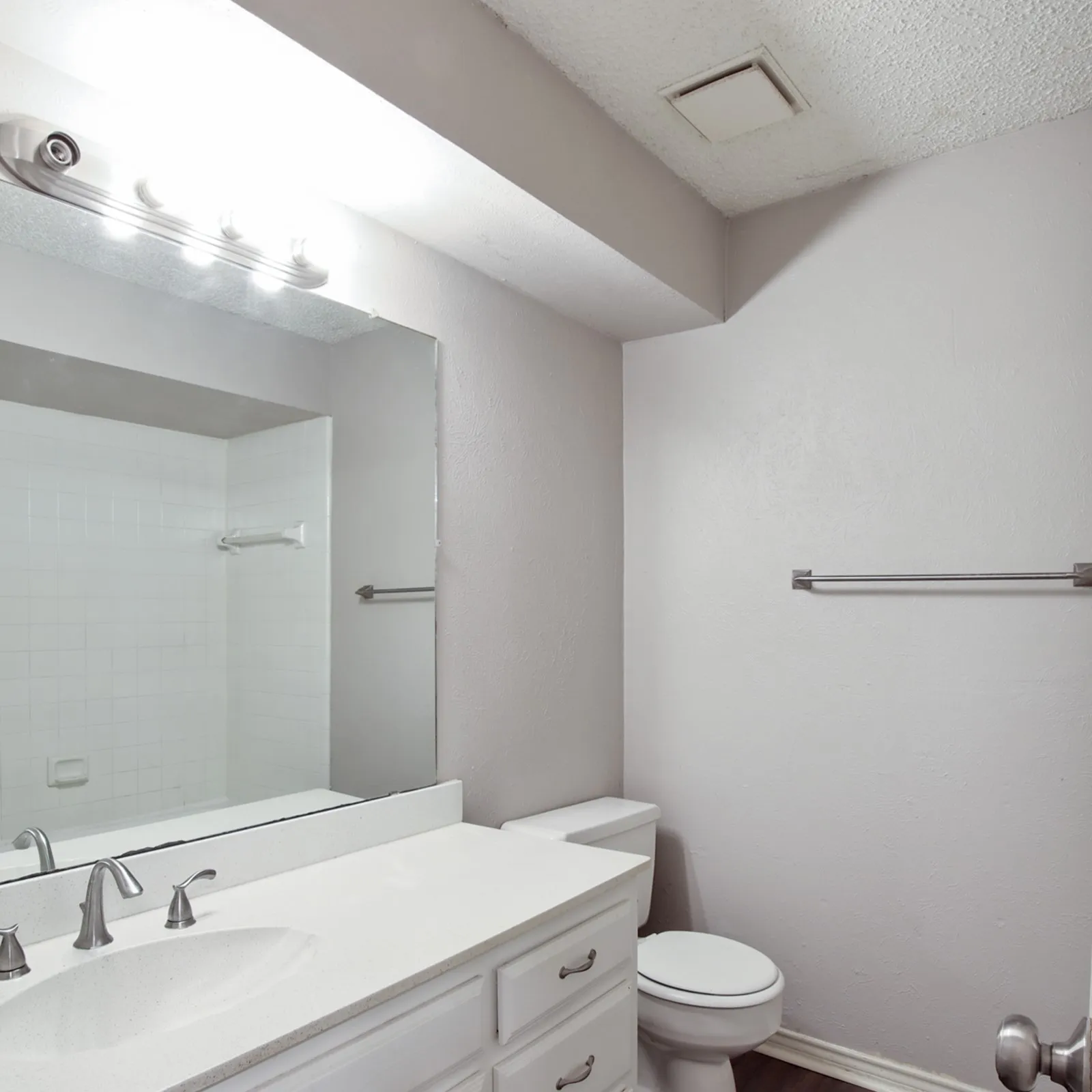 Single Family Residence For Sale in Dallas County , 504 Sierra Drive, De Soto, Texas 75115, 3 Bedroom, 2 Bathroom, 2 Garage spaces, 1,474 Sqft, built in 1980, mls#21317429, Real Estate Agent in De Soto, Homes For Sale in Dallas county, Homes For Sale in De Soto, Realtor in De Soto Texas, Real Estate Brokerage Independent Realty Texas, Luminita Cordes Realtor
