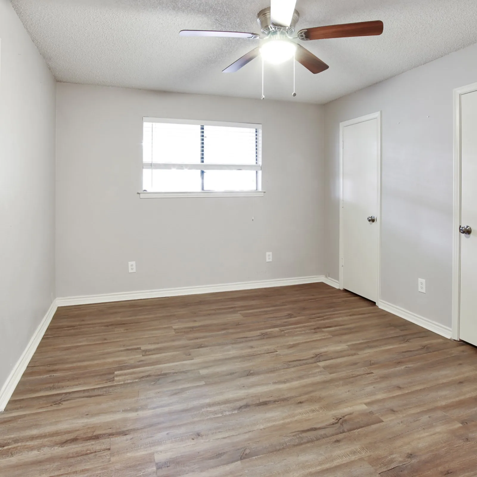 Single Family Residence For Sale in Dallas County , 504 Sierra Drive, De Soto, Texas 75115, 3 Bedroom, 2 Bathroom, 2 Garage spaces, 1,474 Sqft, built in 1980, mls#21317429, Real Estate Agent in De Soto, Homes For Sale in Dallas county, Homes For Sale in De Soto, Realtor in De Soto Texas, Real Estate Brokerage Independent Realty Texas, Luminita Cordes Realtor