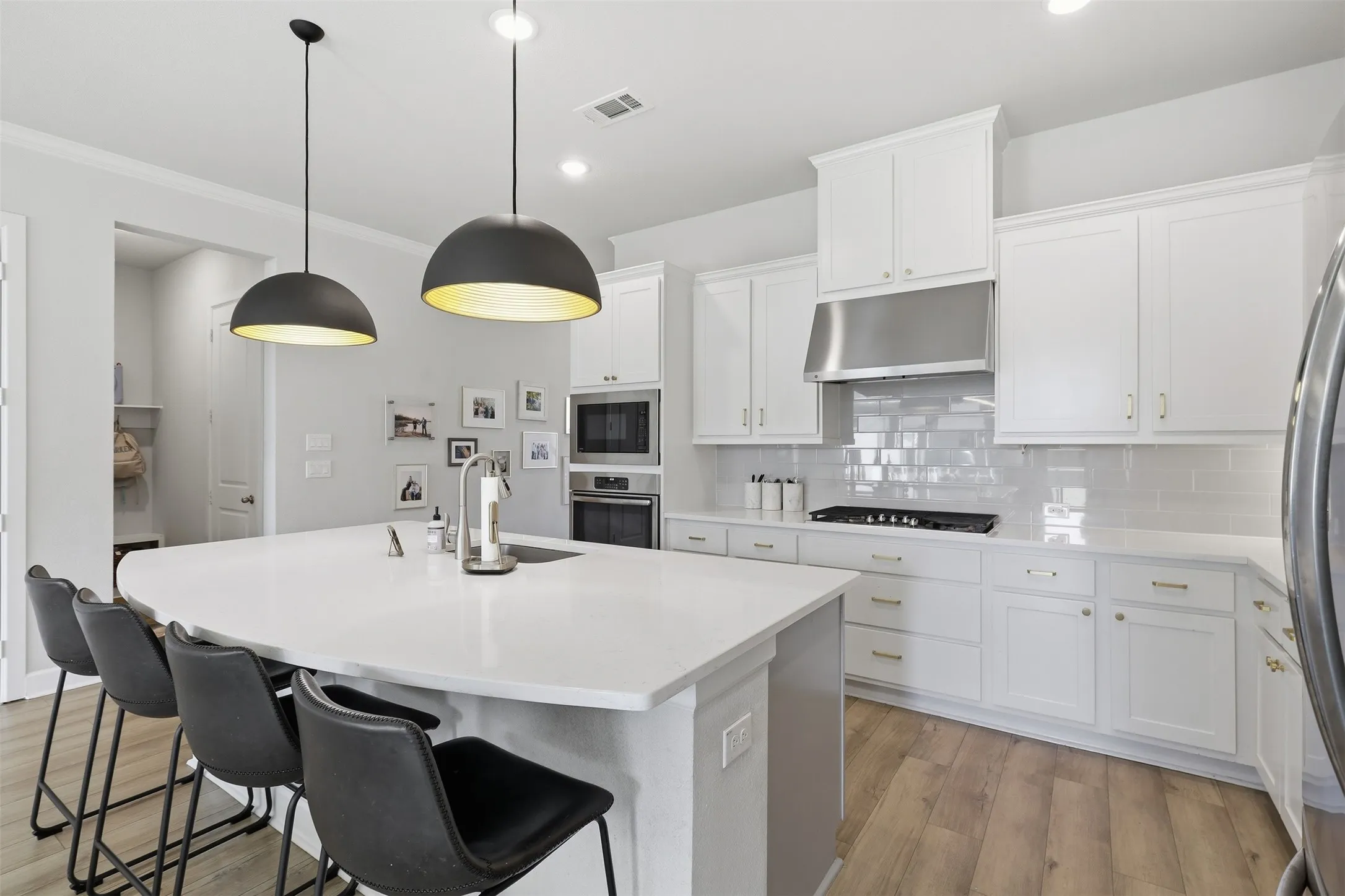 Single Family Residence For Sale in Parker County , 14017 Green Hook Road, Fort Worth, Texas 76008, 4 Bedroom, 4 Bathroom, 3 Garage spaces, 3,180 Sqft, built in 2019, mls#21317430, Real Estate Agent in Fort Worth, Homes For Sale in Parker county, Homes For Sale in Fort Worth, Realtor in Fort Worth Texas, Real Estate Brokerage Independent Realty Texas, Luminita Cordes Realtor