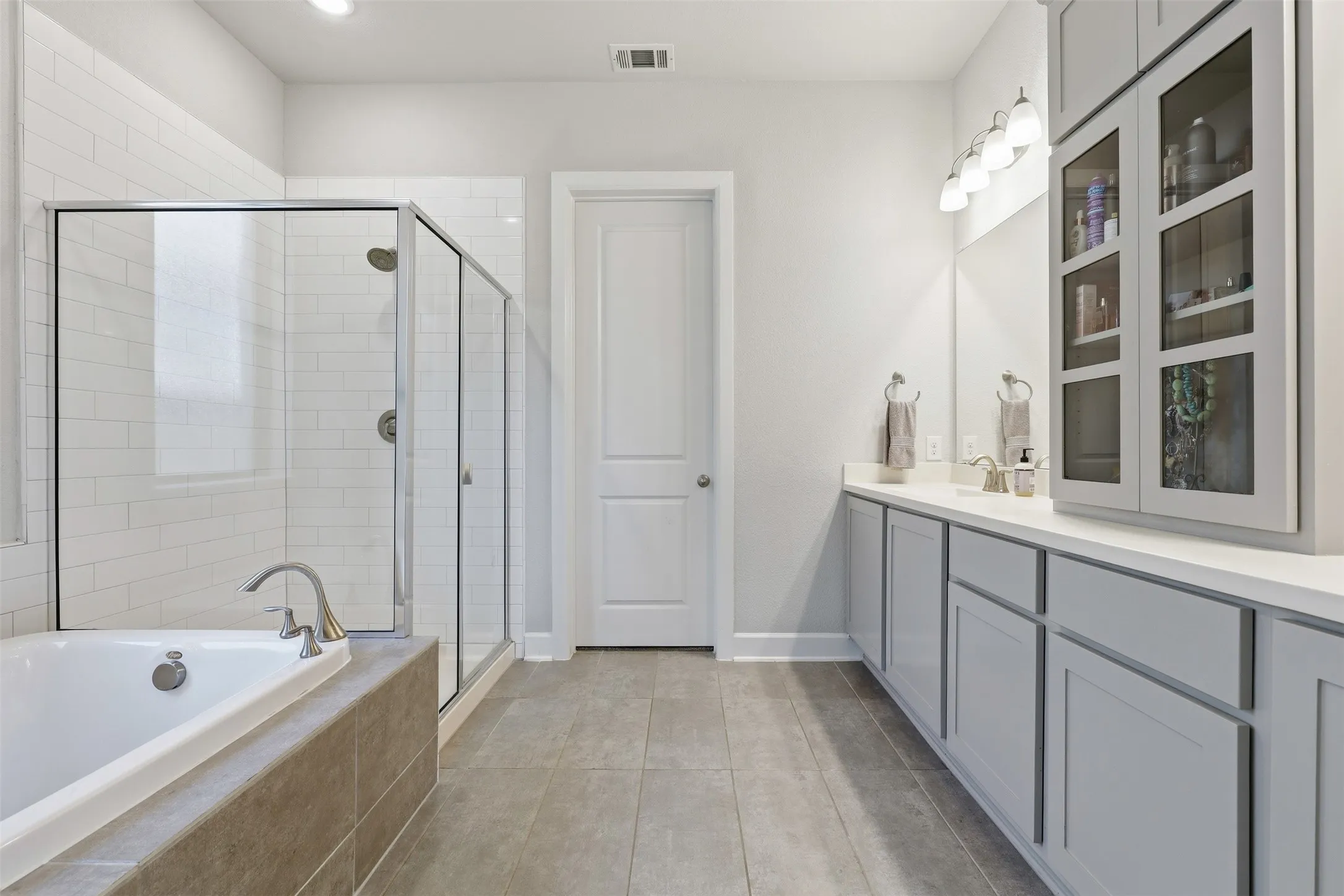 Single Family Residence For Sale in Parker County , 14017 Green Hook Road, Fort Worth, Texas 76008, 4 Bedroom, 4 Bathroom, 3 Garage spaces, 3,180 Sqft, built in 2019, mls#21317430, Real Estate Agent in Fort Worth, Homes For Sale in Parker county, Homes For Sale in Fort Worth, Realtor in Fort Worth Texas, Real Estate Brokerage Independent Realty Texas, Luminita Cordes Realtor