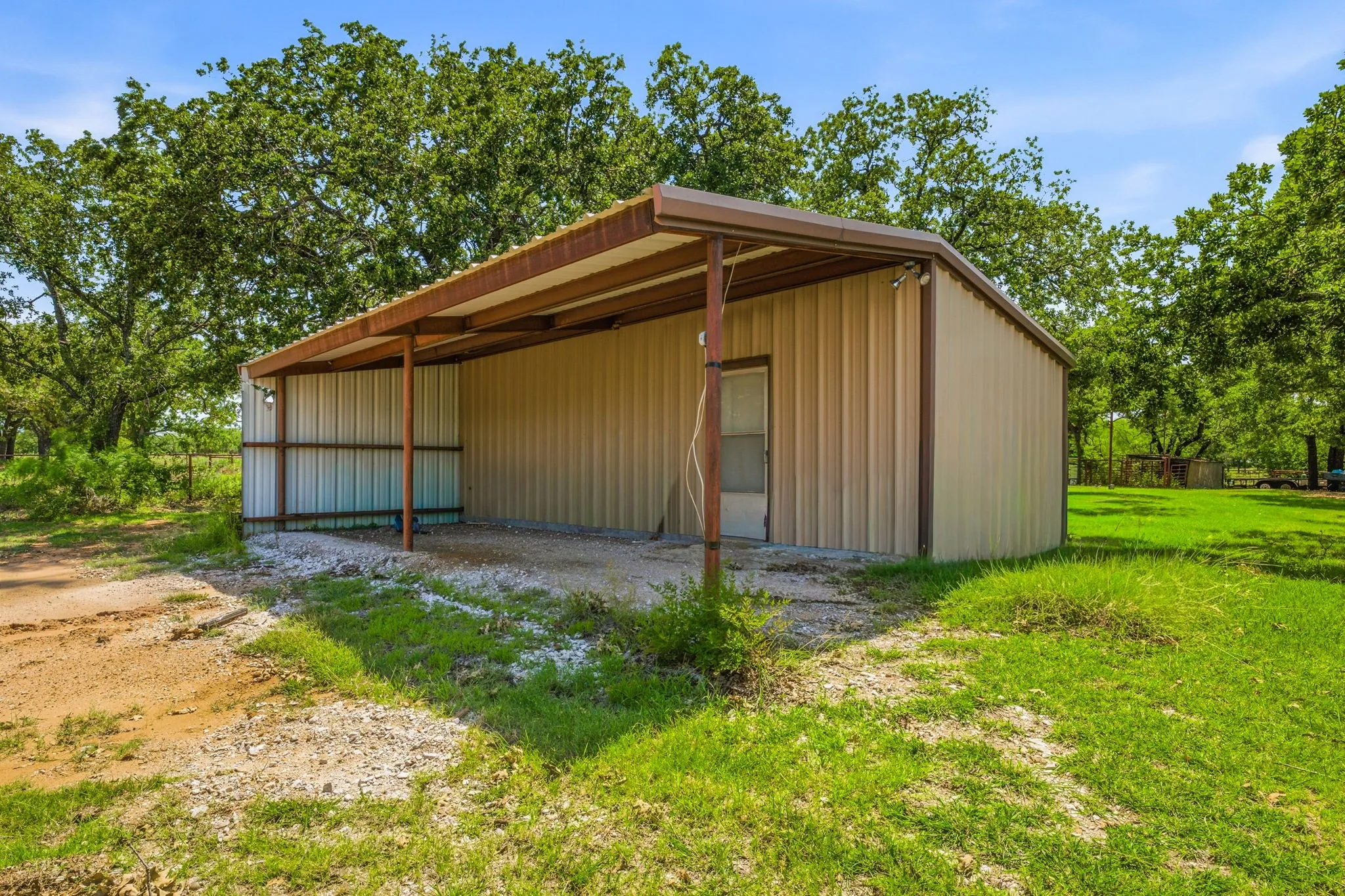 Single Family Residence For Sale in Young County , 1331 Medlan Chapel Road, Graham, Texas 76450, 3 Bedroom, 2 Bathroom, Garage spaces, 1,874 Sqft, built in 1987, mls#21311955, Real Estate Agent in Graham, Homes For Sale in Young county, Homes For Sale in Graham, Realtor in Graham Texas, Real Estate Brokerage Independent Realty Texas, Luminita Cordes Realtor