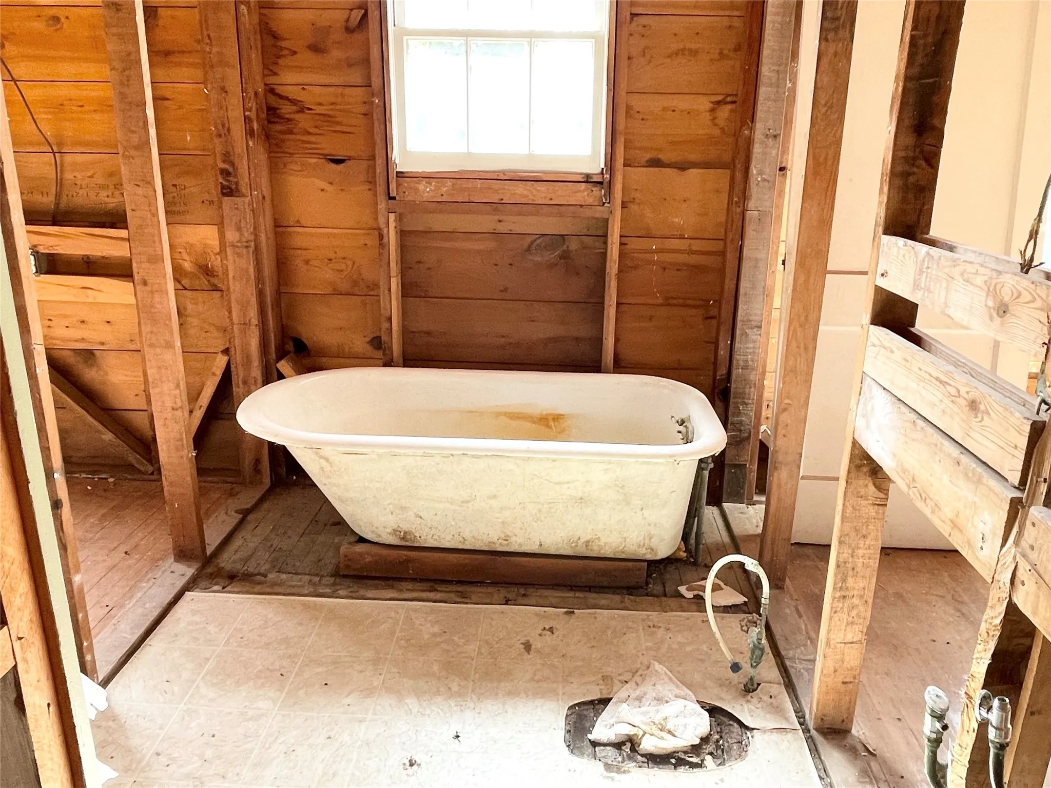 Single Family Residence For Sale in Young County , 1331 Medlan Chapel Road, Graham, Texas 76450, 3 Bedroom, 2 Bathroom, Garage spaces, 1,874 Sqft, built in 1987, mls#21311955, Real Estate Agent in Graham, Homes For Sale in Young county, Homes For Sale in Graham, Realtor in Graham Texas, Real Estate Brokerage Independent Realty Texas, Luminita Cordes Realtor