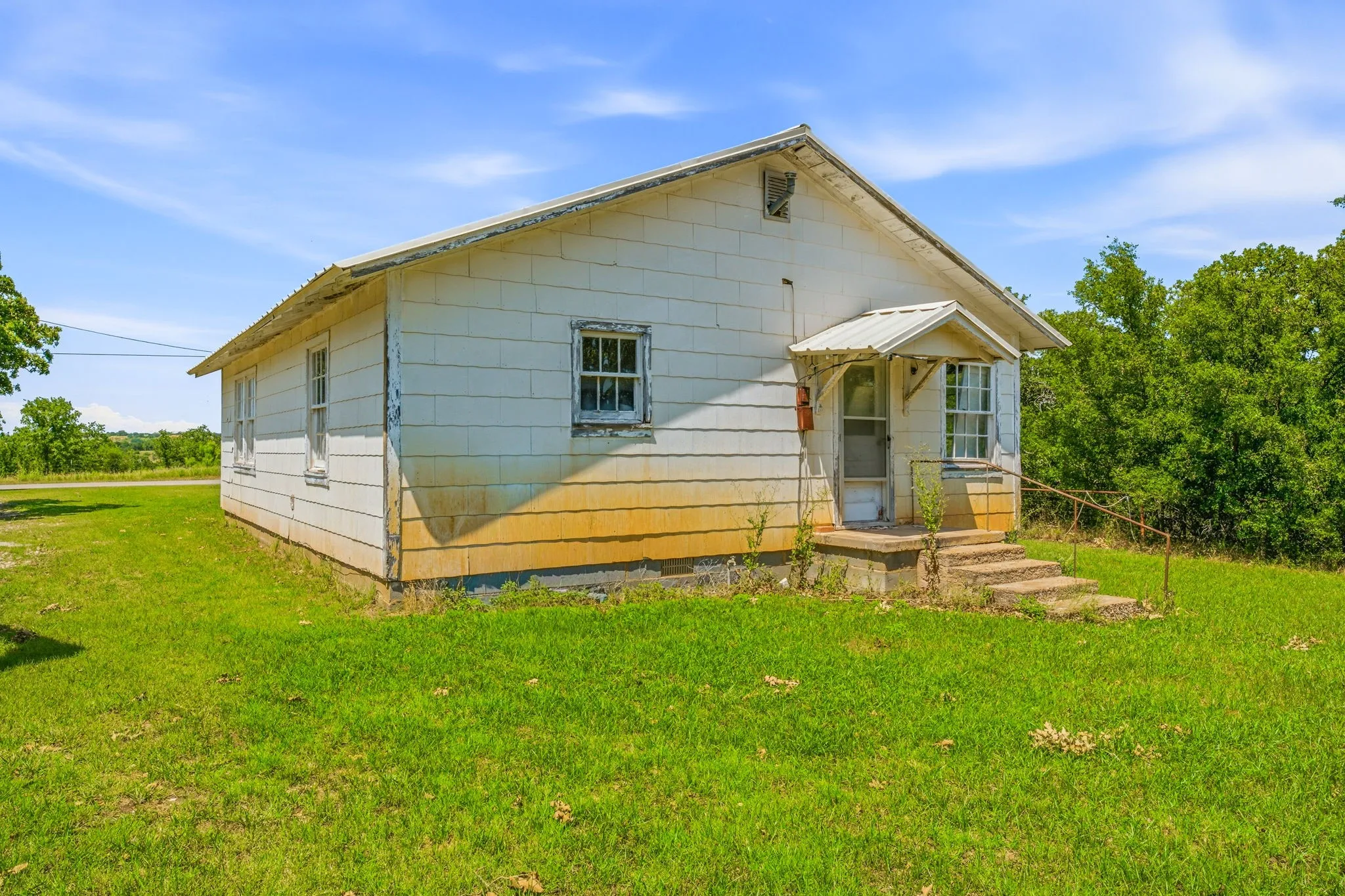 Single Family Residence For Sale in Young County , 1331 Medlan Chapel Road, Graham, Texas 76450, 3 Bedroom, 2 Bathroom, Garage spaces, 1,874 Sqft, built in 1987, mls#21311955, Real Estate Agent in Graham, Homes For Sale in Young county, Homes For Sale in Graham, Realtor in Graham Texas, Real Estate Brokerage Independent Realty Texas, Luminita Cordes Realtor