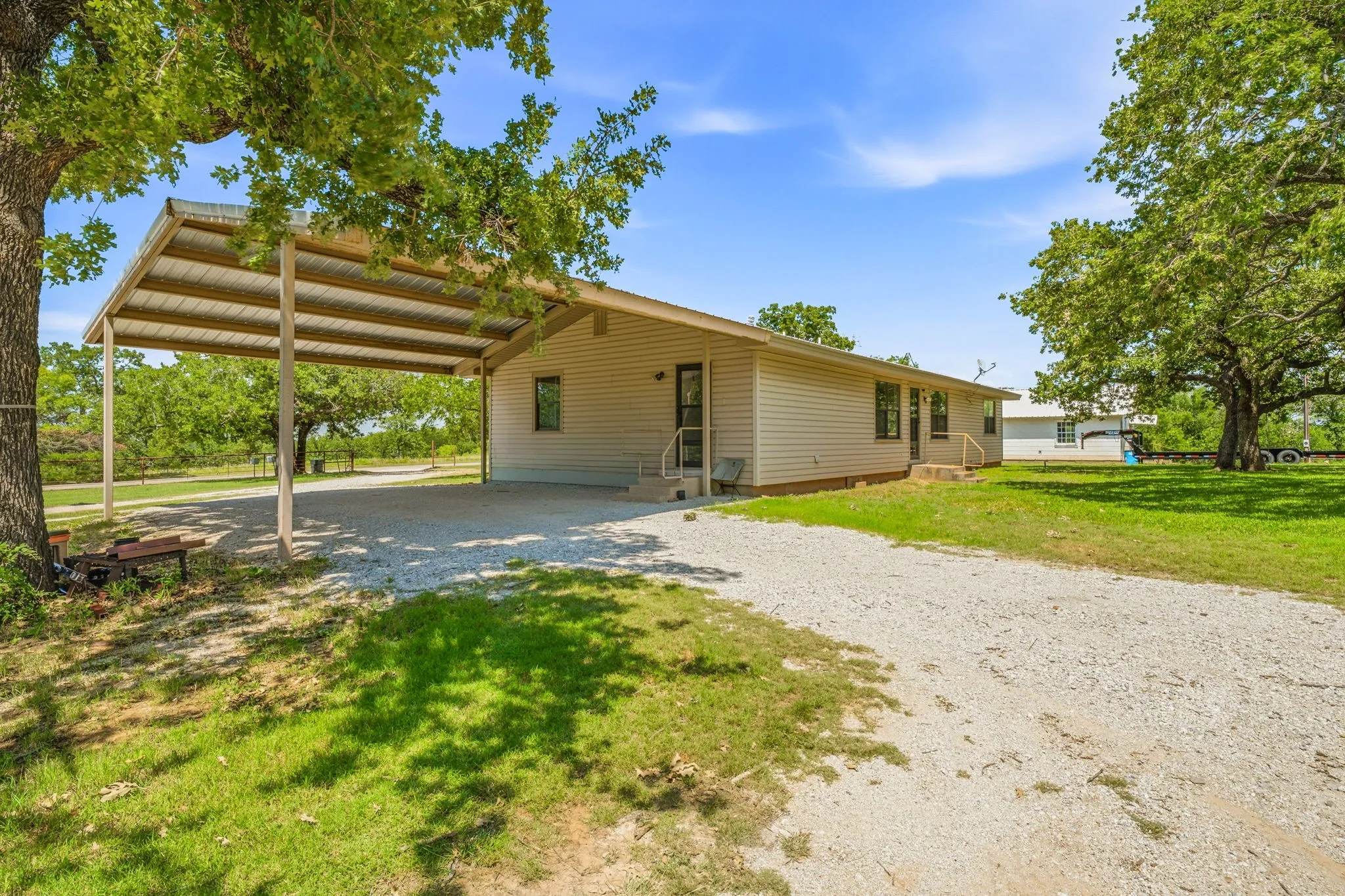 Single Family Residence For Sale in Young County , 1331 Medlan Chapel Road, Graham, Texas 76450, 3 Bedroom, 2 Bathroom, Garage spaces, 1,874 Sqft, built in 1987, mls#21311955, Real Estate Agent in Graham, Homes For Sale in Young county, Homes For Sale in Graham, Realtor in Graham Texas, Real Estate Brokerage Independent Realty Texas, Luminita Cordes Realtor