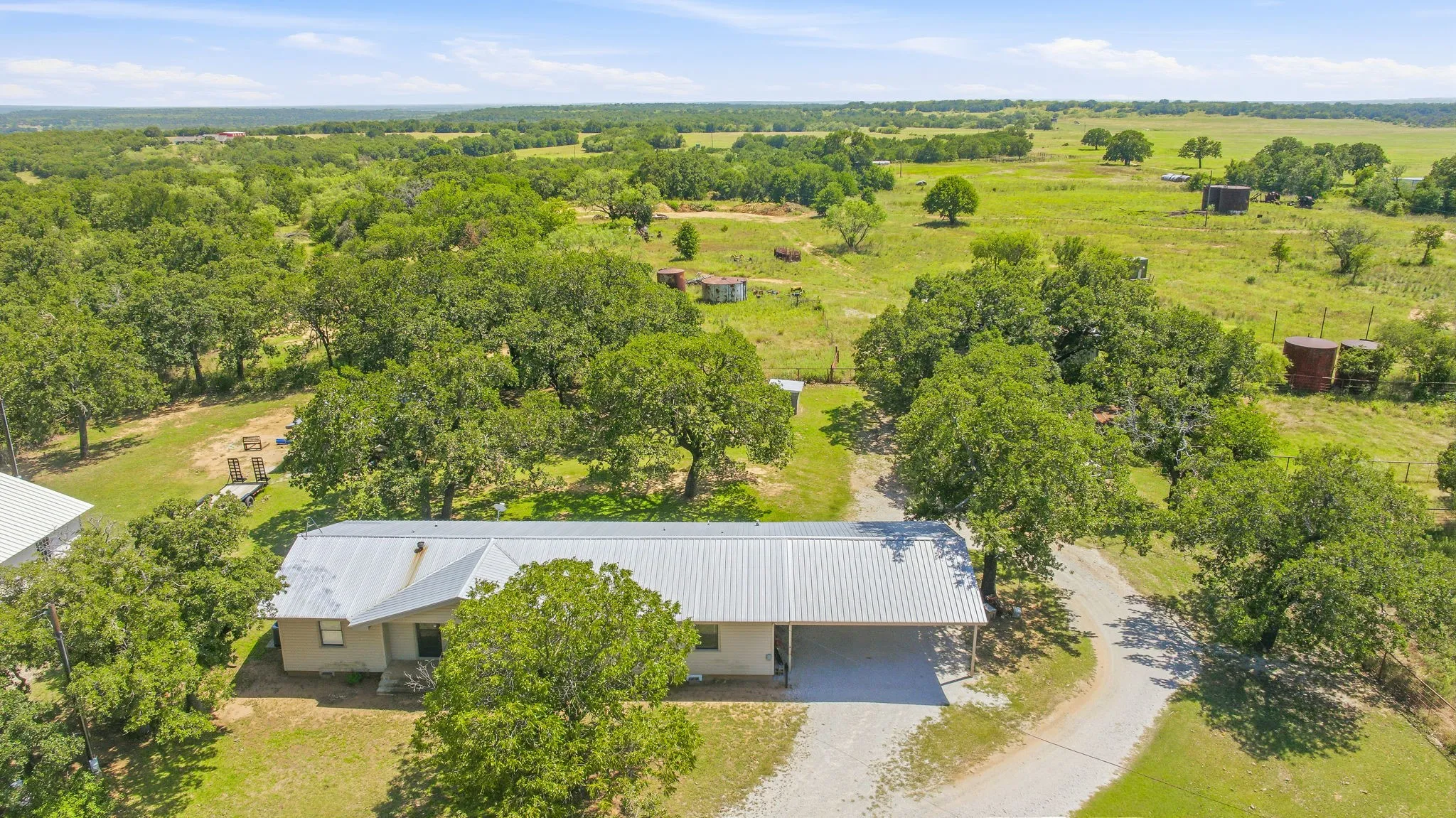 Single Family Residence For Sale in Young County , 1331 Medlan Chapel Road, Graham, Texas 76450, 3 Bedroom, 2 Bathroom, Garage spaces, 1,874 Sqft, built in 1987, mls#21311955, Real Estate Agent in Graham, Homes For Sale in Young county, Homes For Sale in Graham, Realtor in Graham Texas, Real Estate Brokerage Independent Realty Texas, Luminita Cordes Realtor