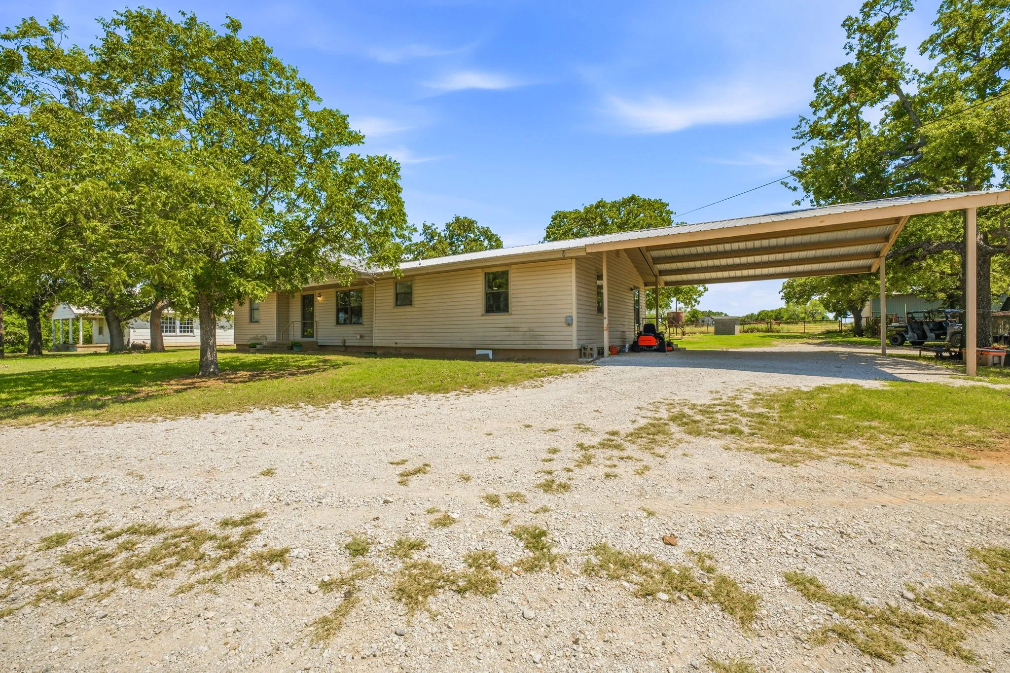 Single Family Residence For Sale in Young County , 1331 Medlan Chapel Road, Graham, Texas 76450, 3 Bedroom, 2 Bathroom, Garage spaces, 1,874 Sqft, built in 1987, mls#21311955, Real Estate Agent in Graham, Homes For Sale in Young county, Homes For Sale in Graham, Realtor in Graham Texas, Real Estate Brokerage Independent Realty Texas, Luminita Cordes Realtor