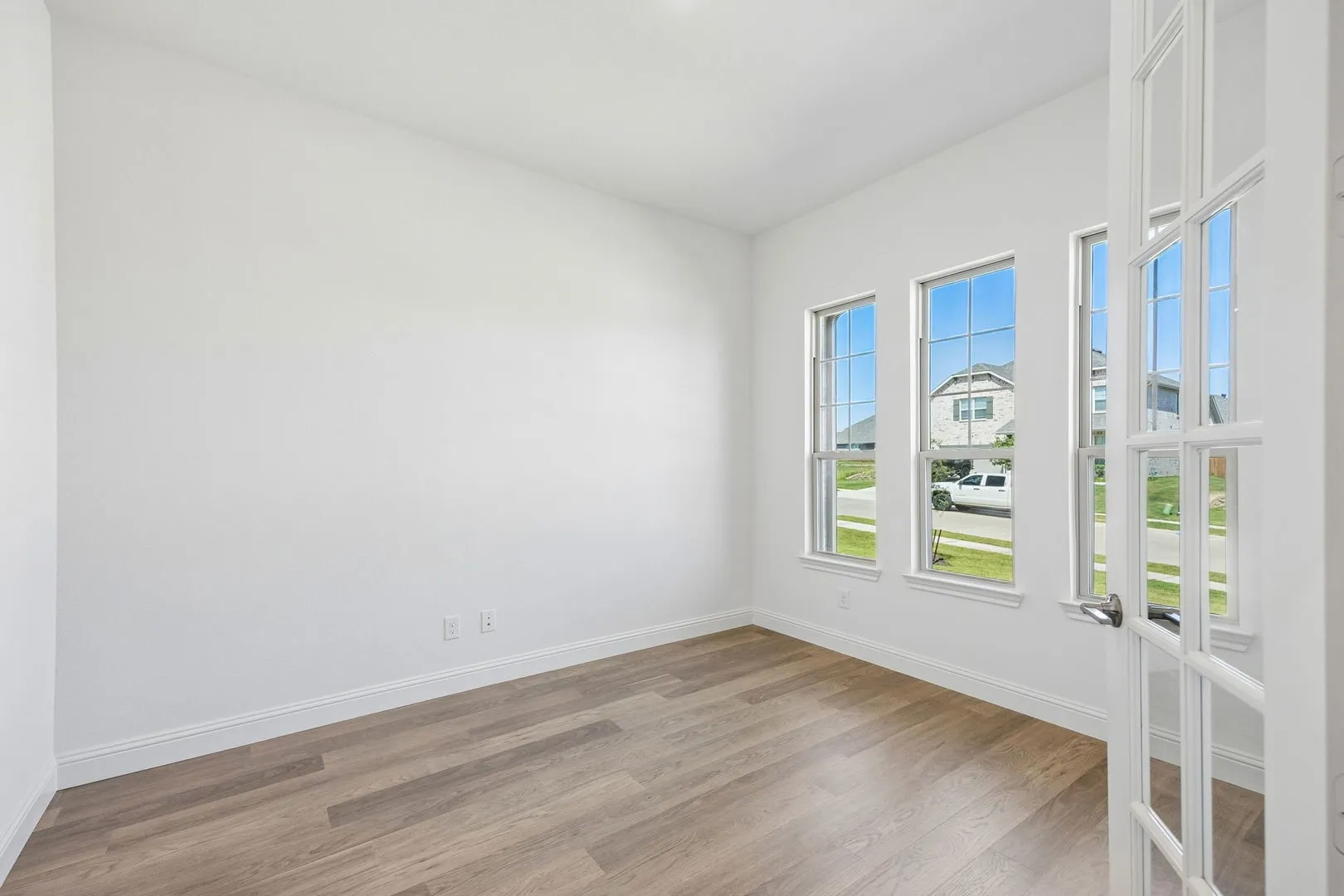 Single Family Residence For Sale in Ellis County , 417 Rivers Edge Drive, Waxahachie, Texas 75167, 4 Bedroom, 3 Bathroom, 2 Garage spaces, 2,636 Sqft, built in 2026, mls#21317060, Real Estate Agent in Waxahachie, Homes For Sale in Ellis county, Homes For Sale in Waxahachie, Realtor in Waxahachie Texas, Real Estate Brokerage Independent Realty Texas, Luminita Cordes Realtor