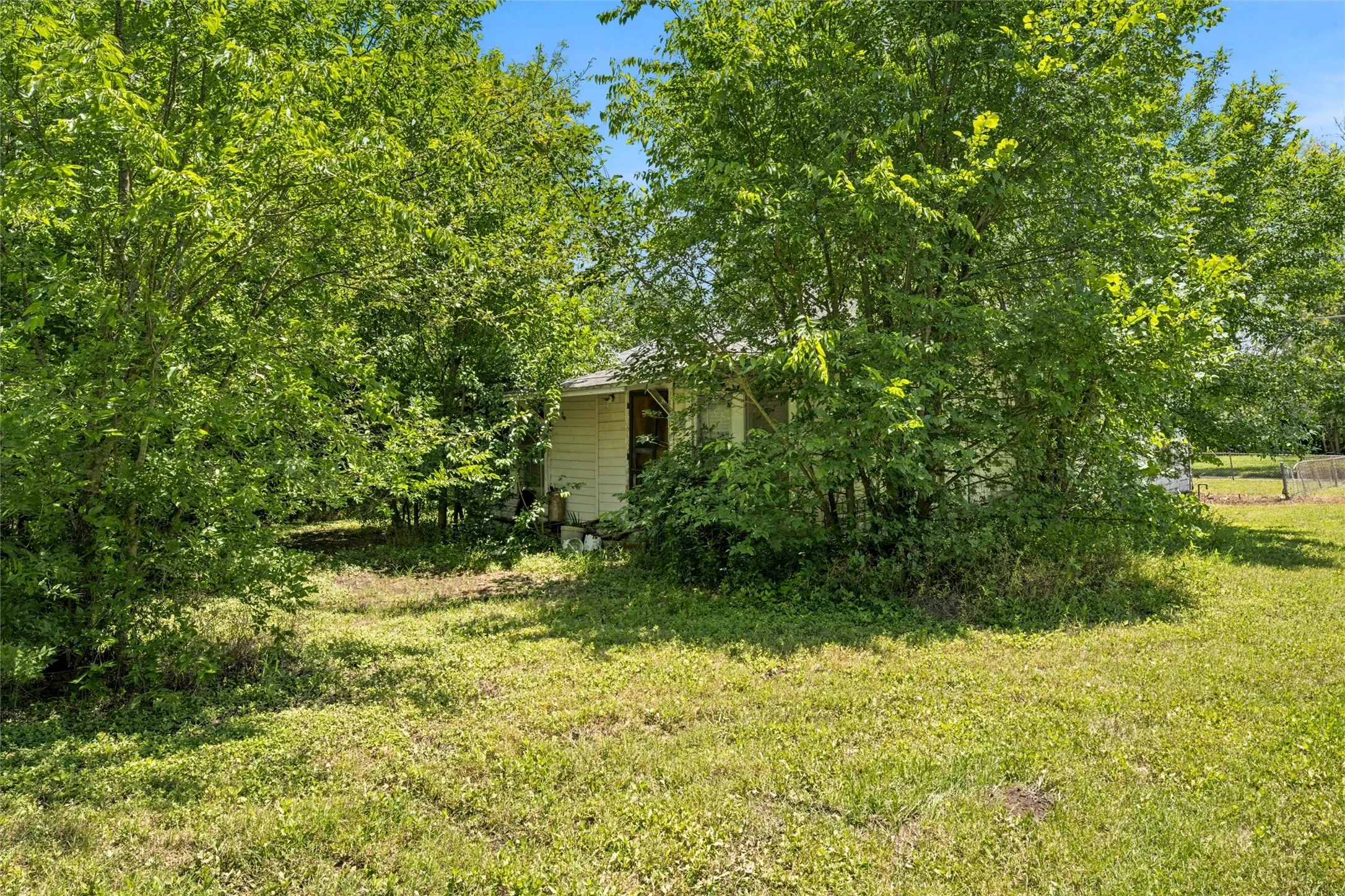 Single Family Residence For Sale in Mc Lennan County , 2432 S 9th Street, Waco, Texas 76706, 3 Bedroom, 1 Bathroom, Garage spaces, 1,152 Sqft, built in 1915, mls#21317375, Real Estate Agent in Waco, Homes For Sale in Mc Lennan county, Homes For Sale in Waco, Realtor in Waco Texas, Real Estate Brokerage Independent Realty Texas, Luminita Cordes Realtor