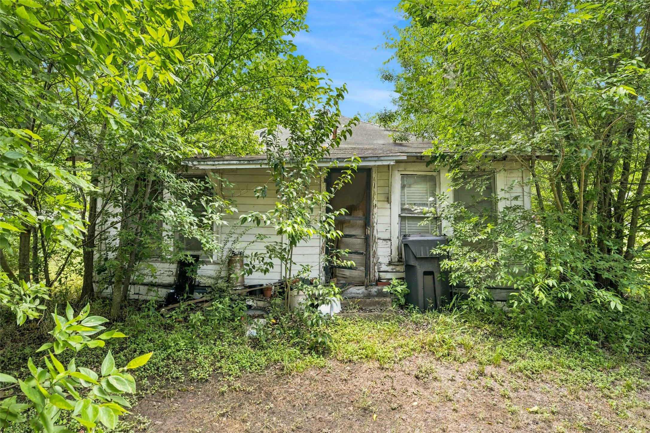 Single Family Residence For Sale in Mc Lennan County , 2432 S 9th Street, Waco, Texas 76706, 3 Bedroom, 1 Bathroom, Garage spaces, 1,152 Sqft, built in 1915, mls#21317375, Real Estate Agent in Waco, Homes For Sale in Mc Lennan county, Homes For Sale in Waco, Realtor in Waco Texas, Real Estate Brokerage Independent Realty Texas, Luminita Cordes Realtor
