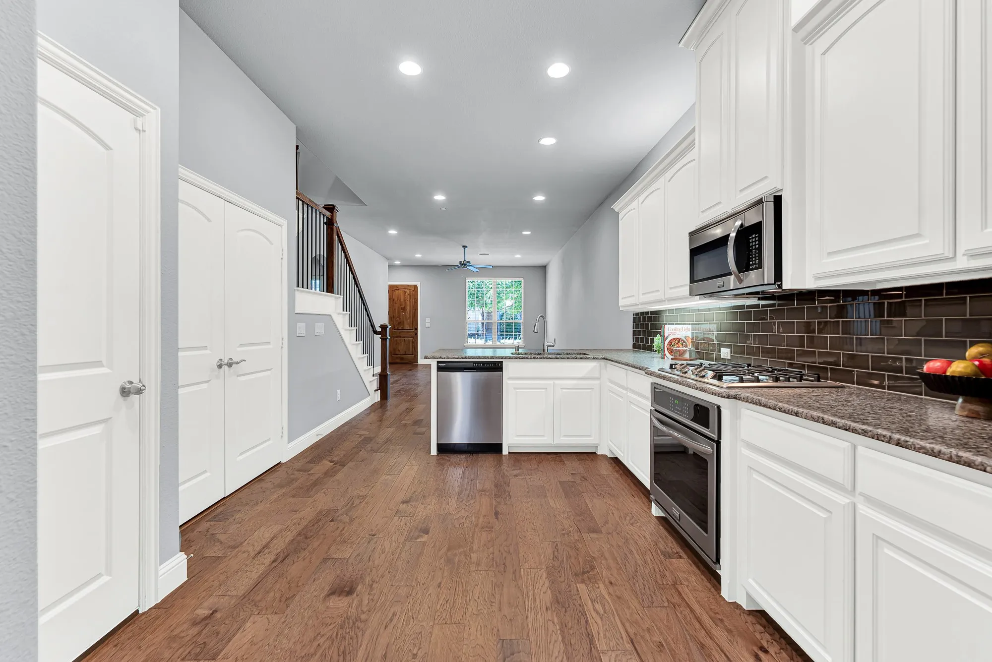 Townhouse For Sale in Denton County , 4666 Dozier Road B, Carrollton, Texas 75010, 3 Bedroom, 3 Bathroom, 2 Garage spaces, 2,124 Sqft, built in 2014, mls#21315746, Real Estate Agent in Carrollton, Homes For Sale in Denton county, Homes For Sale in Carrollton, Realtor in Carrollton Texas, Real Estate Brokerage Independent Realty Texas, Luminita Cordes Realtor