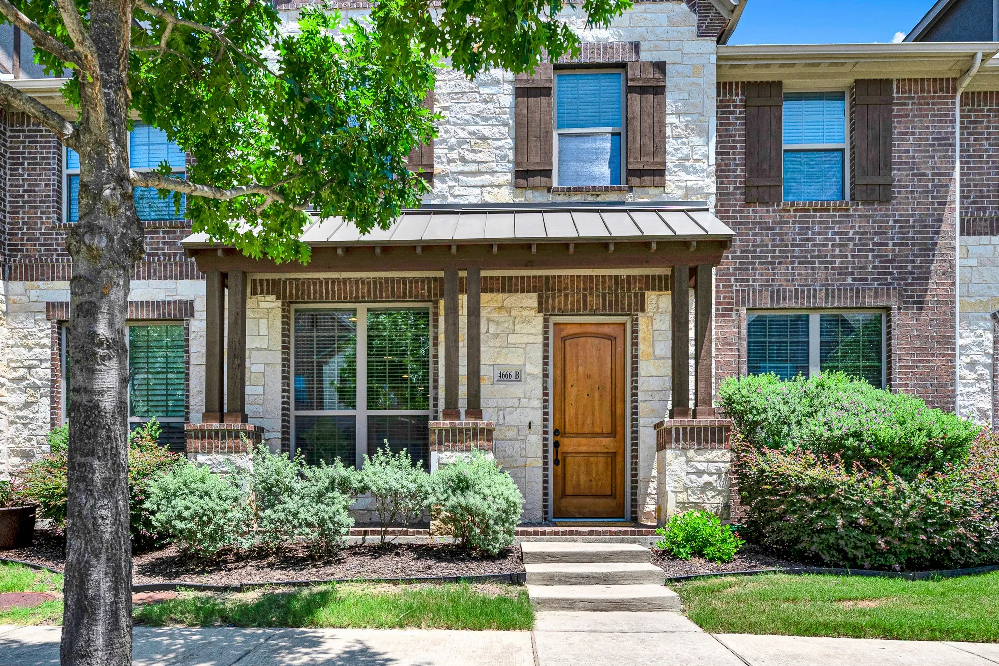 Townhouse For Sale in Denton County , 4666 Dozier Road B, Carrollton, Texas 75010, 3 Bedroom, 3 Bathroom, 2 Garage spaces, 2,124 Sqft, built in 2014, mls#21315746, Real Estate Agent in Carrollton, Homes For Sale in Denton county, Homes For Sale in Carrollton, Realtor in Carrollton Texas, Real Estate Brokerage Independent Realty Texas, Luminita Cordes Realtor