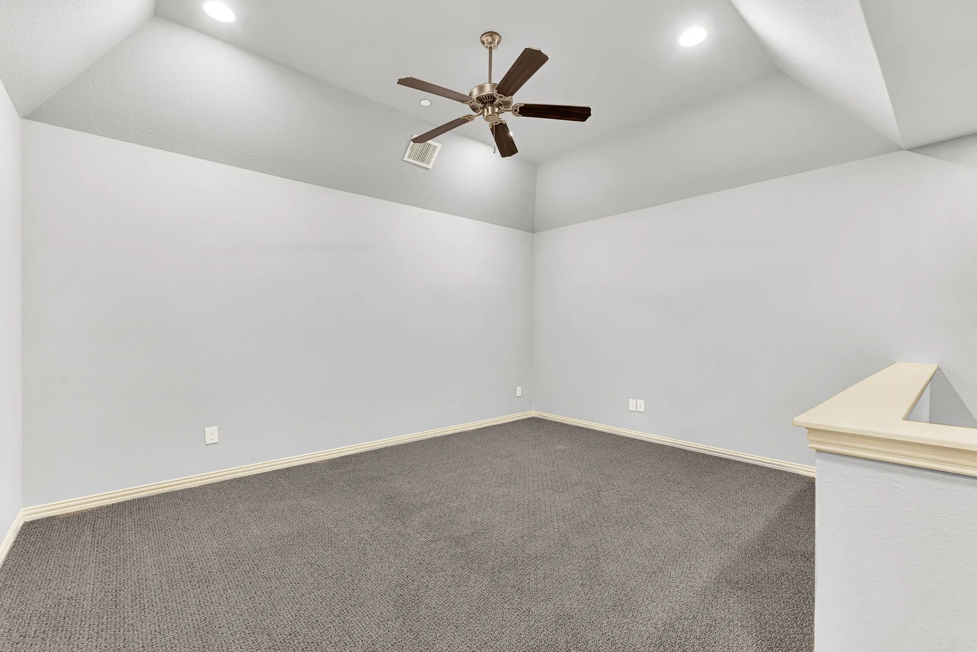 Townhouse For Sale in Denton County , 4666 Dozier Road B, Carrollton, Texas 75010, 3 Bedroom, 3 Bathroom, 2 Garage spaces, 2,124 Sqft, built in 2014, mls#21315746, Real Estate Agent in Carrollton, Homes For Sale in Denton county, Homes For Sale in Carrollton, Realtor in Carrollton Texas, Real Estate Brokerage Independent Realty Texas, Luminita Cordes Realtor