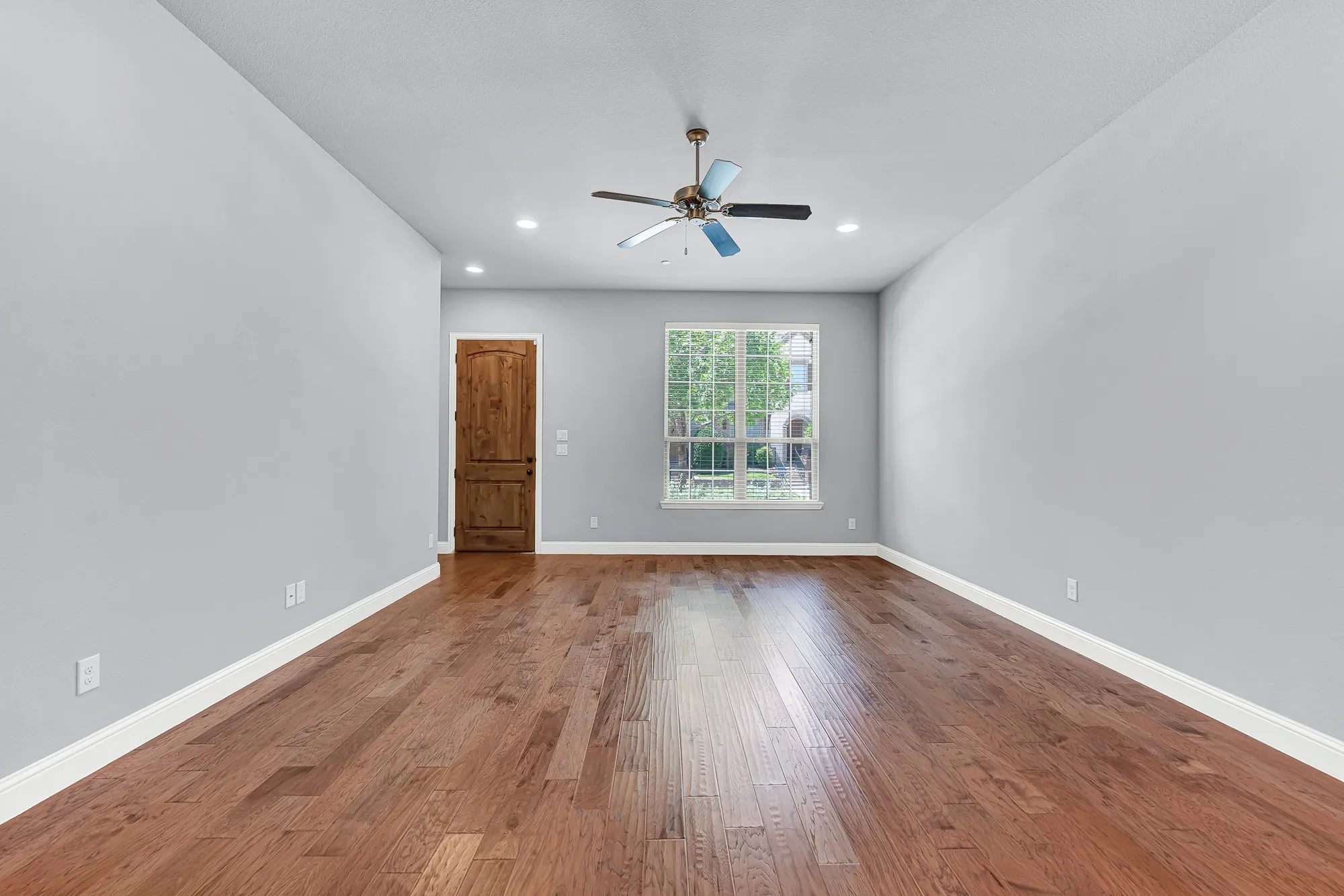 Townhouse For Sale in Denton County , 4666 Dozier Road B, Carrollton, Texas 75010, 3 Bedroom, 3 Bathroom, 2 Garage spaces, 2,124 Sqft, built in 2014, mls#21315746, Real Estate Agent in Carrollton, Homes For Sale in Denton county, Homes For Sale in Carrollton, Realtor in Carrollton Texas, Real Estate Brokerage Independent Realty Texas, Luminita Cordes Realtor