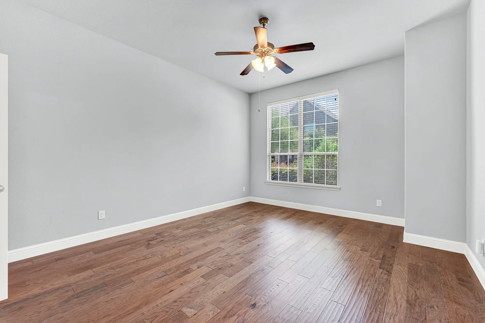 Townhouse For Sale in Denton County , 4666 Dozier Road B, Carrollton, Texas 75010, 3 Bedroom, 3 Bathroom, 2 Garage spaces, 2,124 Sqft, built in 2014, mls#21315746, Real Estate Agent in Carrollton, Homes For Sale in Denton county, Homes For Sale in Carrollton, Realtor in Carrollton Texas, Real Estate Brokerage Independent Realty Texas, Luminita Cordes Realtor