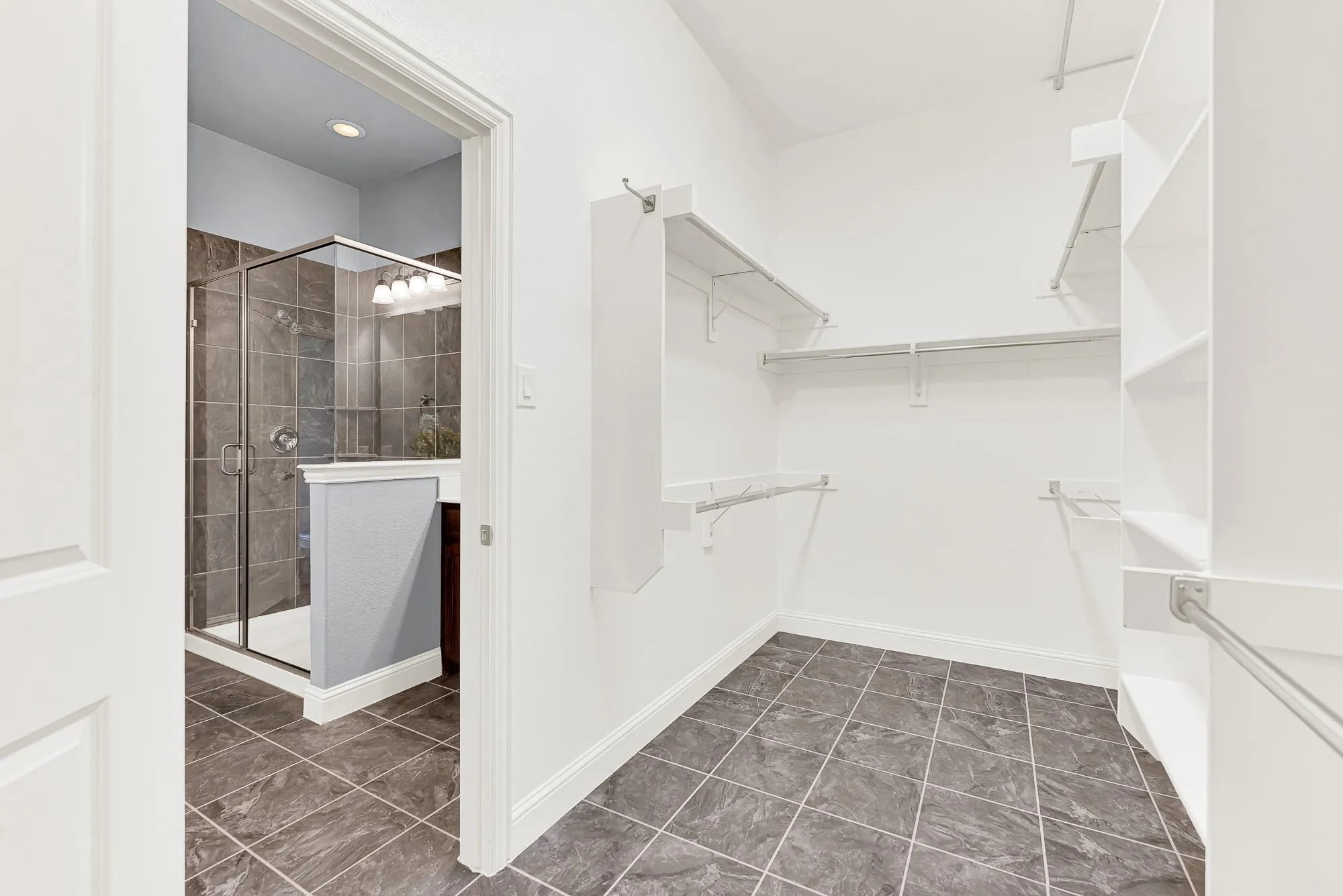 Townhouse For Sale in Denton County , 4666 Dozier Road B, Carrollton, Texas 75010, 3 Bedroom, 3 Bathroom, 2 Garage spaces, 2,124 Sqft, built in 2014, mls#21315746, Real Estate Agent in Carrollton, Homes For Sale in Denton county, Homes For Sale in Carrollton, Realtor in Carrollton Texas, Real Estate Brokerage Independent Realty Texas, Luminita Cordes Realtor