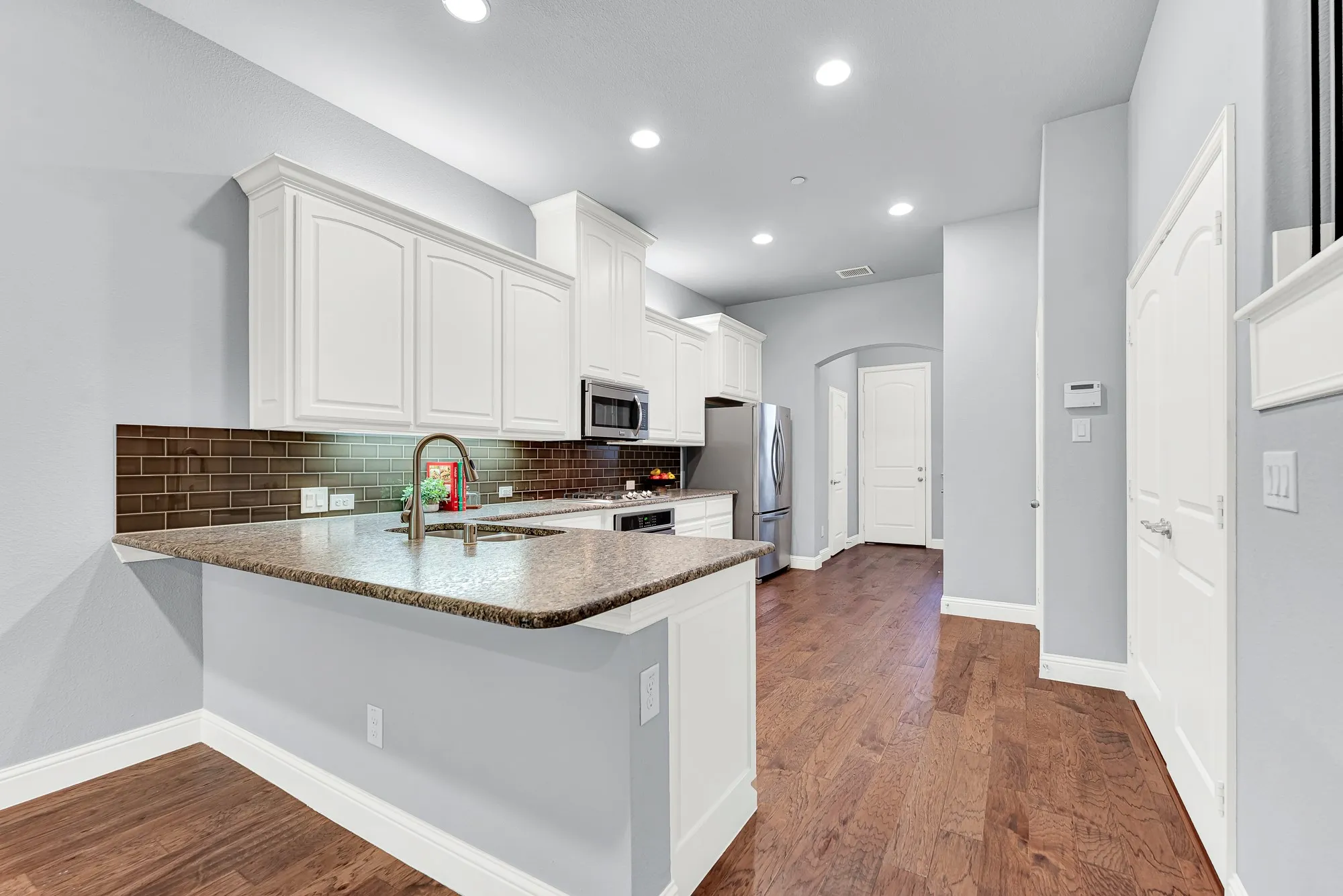 Townhouse For Sale in Denton County , 4666 Dozier Road B, Carrollton, Texas 75010, 3 Bedroom, 3 Bathroom, 2 Garage spaces, 2,124 Sqft, built in 2014, mls#21315746, Real Estate Agent in Carrollton, Homes For Sale in Denton county, Homes For Sale in Carrollton, Realtor in Carrollton Texas, Real Estate Brokerage Independent Realty Texas, Luminita Cordes Realtor