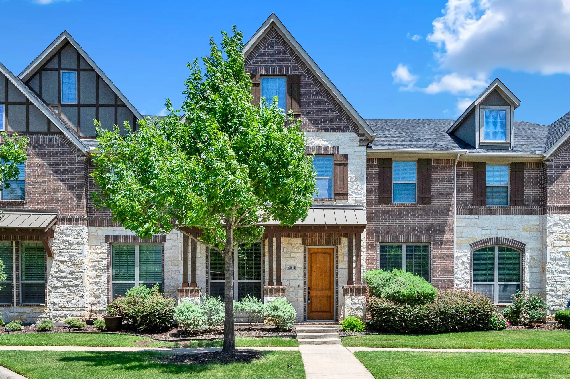 Townhouse For Sale in Denton County , 4666 Dozier Road B, Carrollton, Texas 75010, 3 Bedroom, 3 Bathroom, 2 Garage spaces, 2,124 Sqft, built in 2014, mls#21315746, Real Estate Agent in Carrollton, Homes For Sale in Denton county, Homes For Sale in Carrollton, Realtor in Carrollton Texas, Real Estate Brokerage Independent Realty Texas, Luminita Cordes Realtor