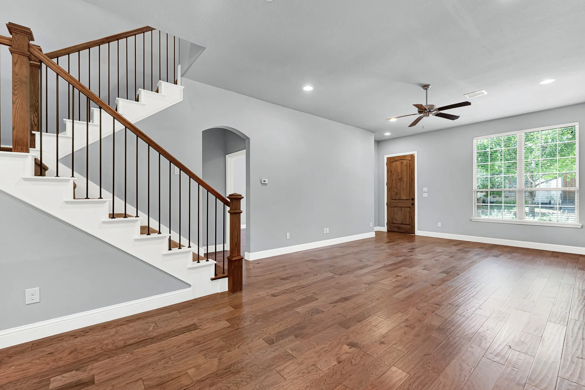 Townhouse For Sale in Denton County , 4666 Dozier Road B, Carrollton, Texas 75010, 3 Bedroom, 3 Bathroom, 2 Garage spaces, 2,124 Sqft, built in 2014, mls#21315746, Real Estate Agent in Carrollton, Homes For Sale in Denton county, Homes For Sale in Carrollton, Realtor in Carrollton Texas, Real Estate Brokerage Independent Realty Texas, Luminita Cordes Realtor