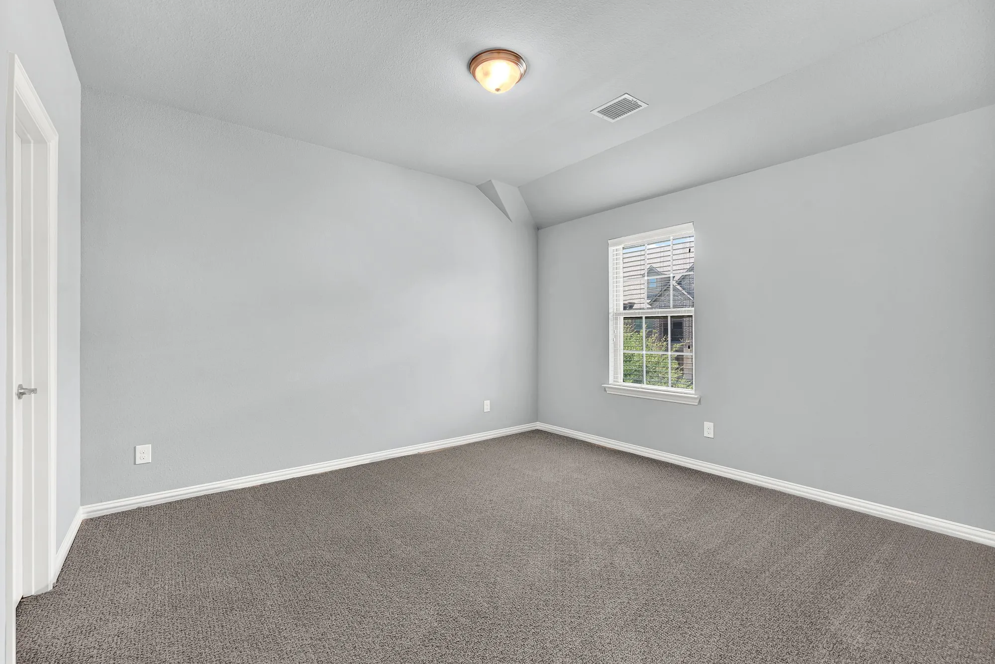Townhouse For Sale in Denton County , 4666 Dozier Road B, Carrollton, Texas 75010, 3 Bedroom, 3 Bathroom, 2 Garage spaces, 2,124 Sqft, built in 2014, mls#21315746, Real Estate Agent in Carrollton, Homes For Sale in Denton county, Homes For Sale in Carrollton, Realtor in Carrollton Texas, Real Estate Brokerage Independent Realty Texas, Luminita Cordes Realtor